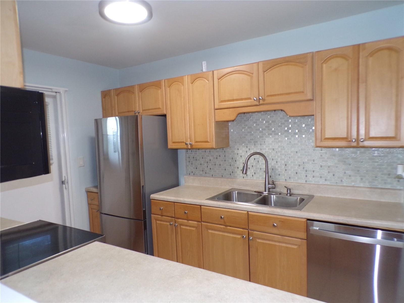 Image 14 of 30 For 22308 Laramore Avenue