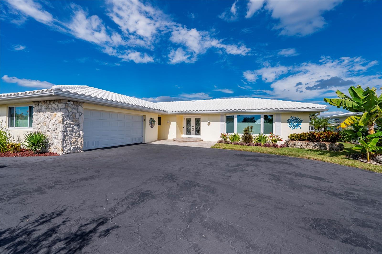 Image 10 of 64 For 350 Belvedere Court