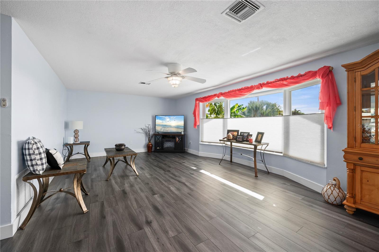 Image 19 of 64 For 350 Belvedere Court