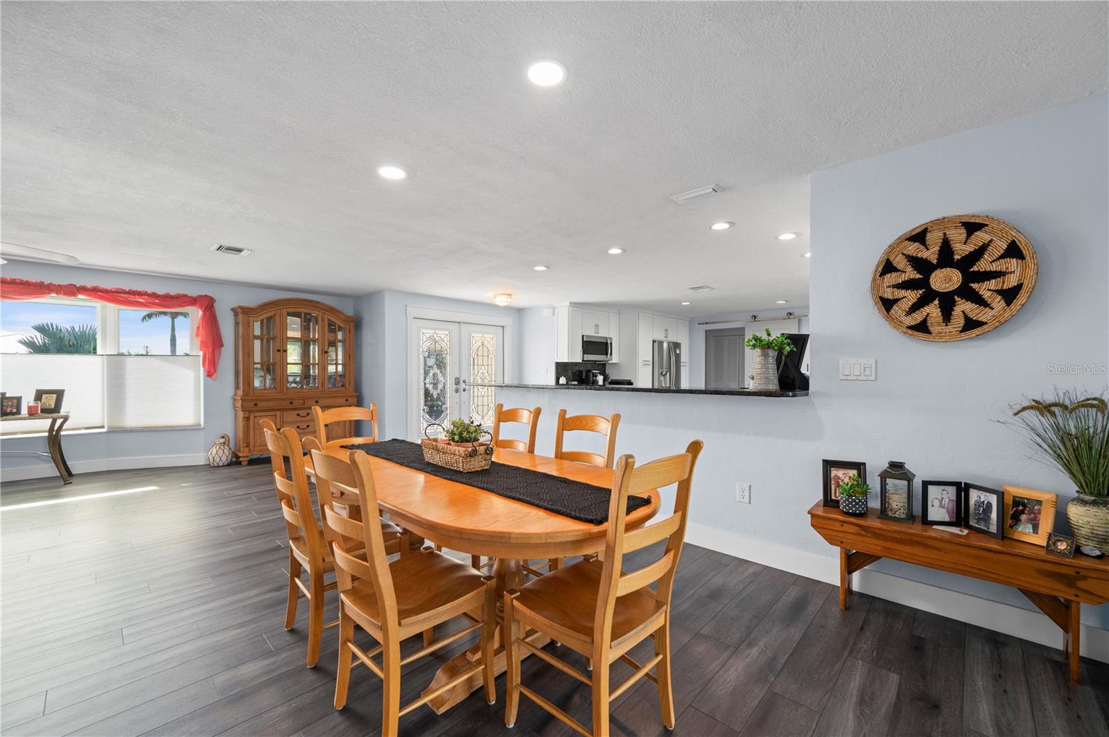 Image 21 of 64 For 350 Belvedere Court