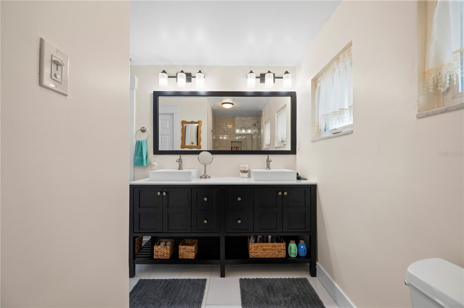 Image 24 of 64 For 350 Belvedere Court