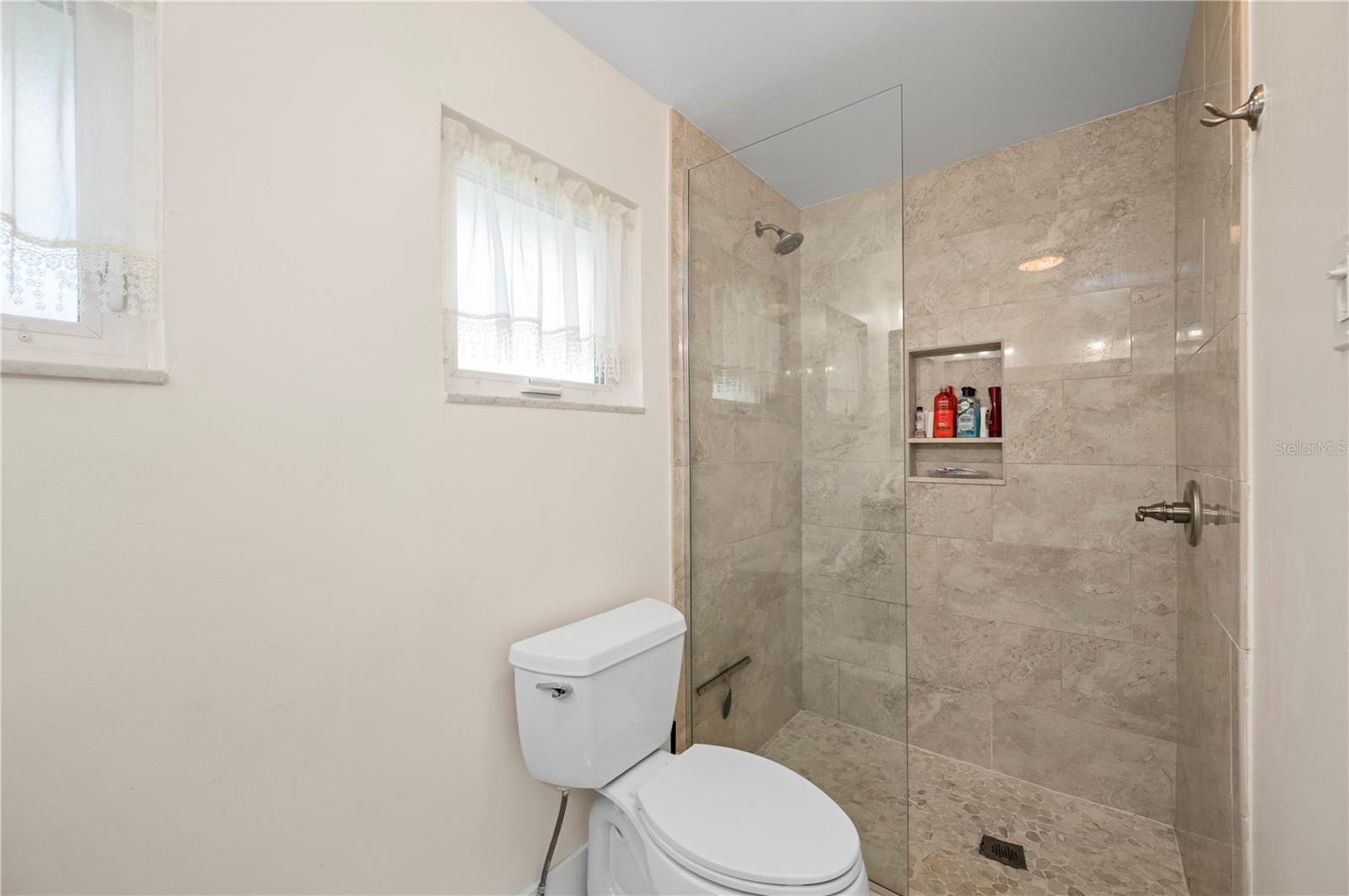 Image 26 of 64 For 350 Belvedere Court