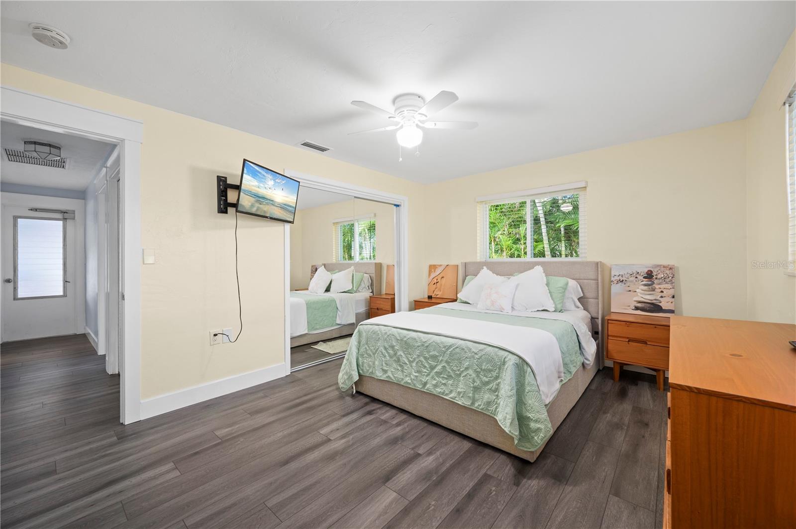 Image 28 of 64 For 350 Belvedere Court