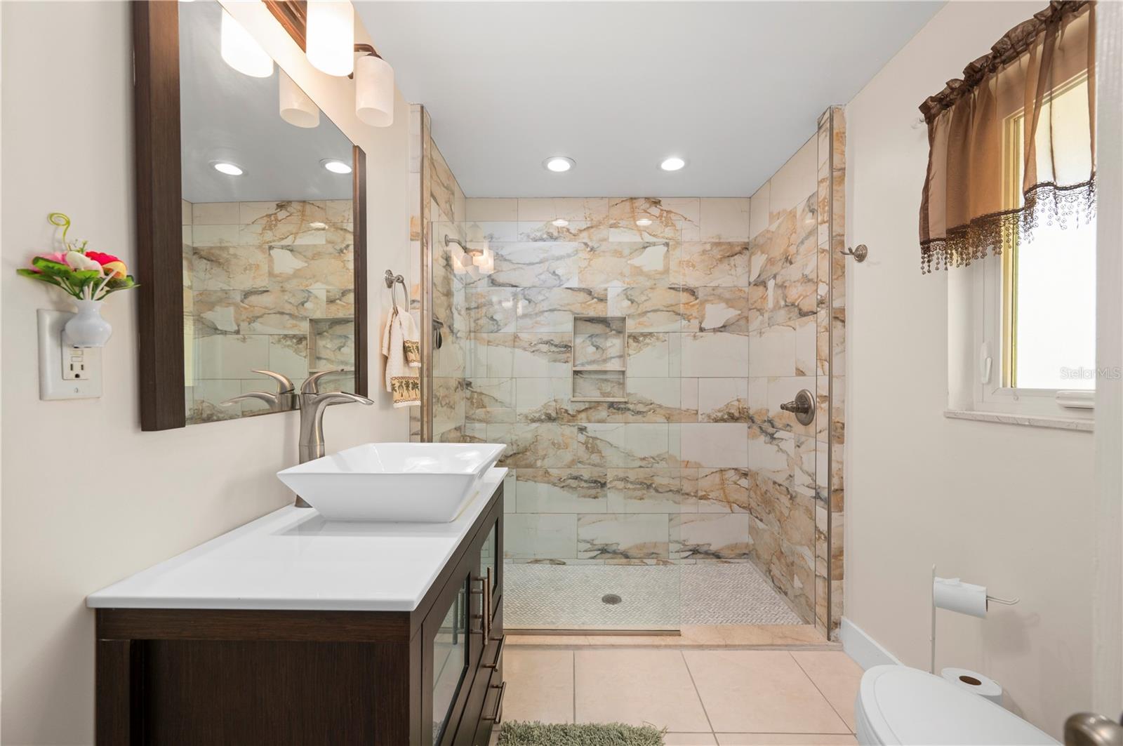 Image 29 of 64 For 350 Belvedere Court