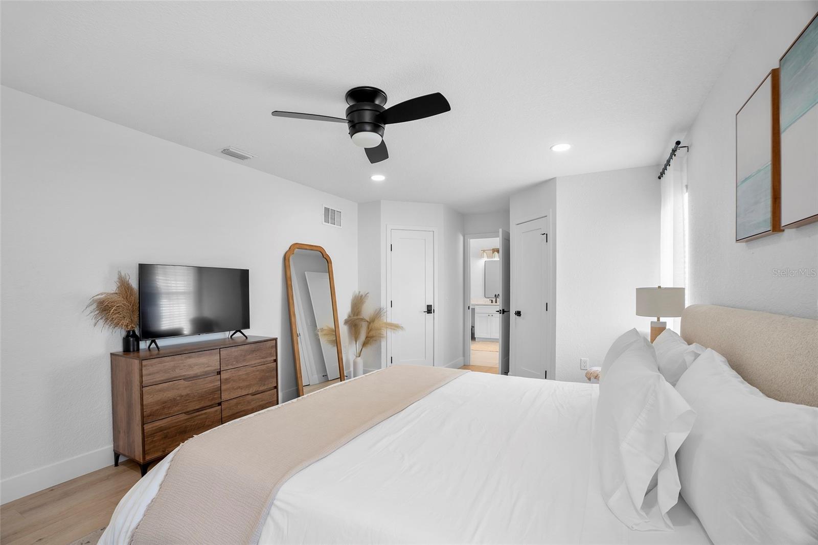 Image 23 of 52 For 1930 Faun Road