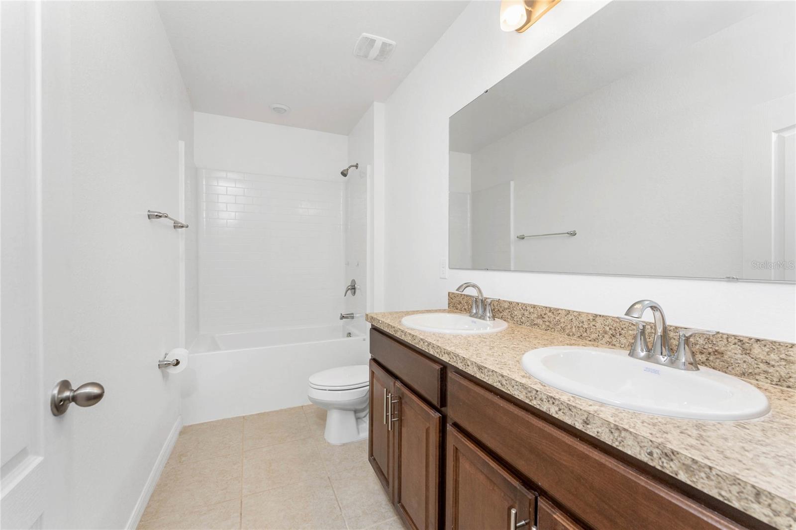 Image 29 of 56 For 23121 Newcun Avenue