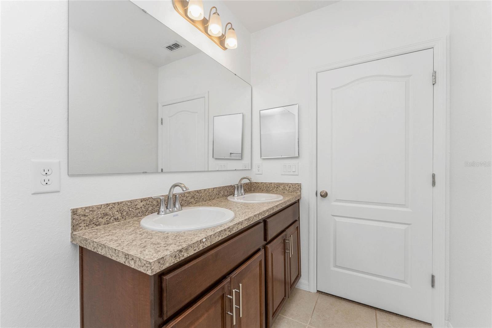 Image 30 of 56 For 23121 Newcun Avenue