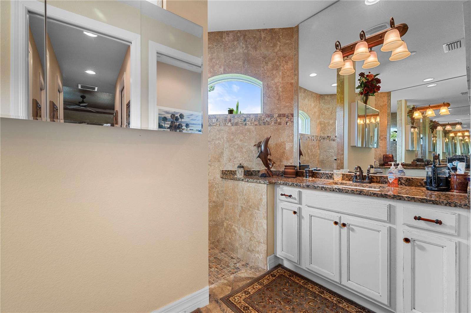 Image 24 of 63 For 38881 Washington Loop Road