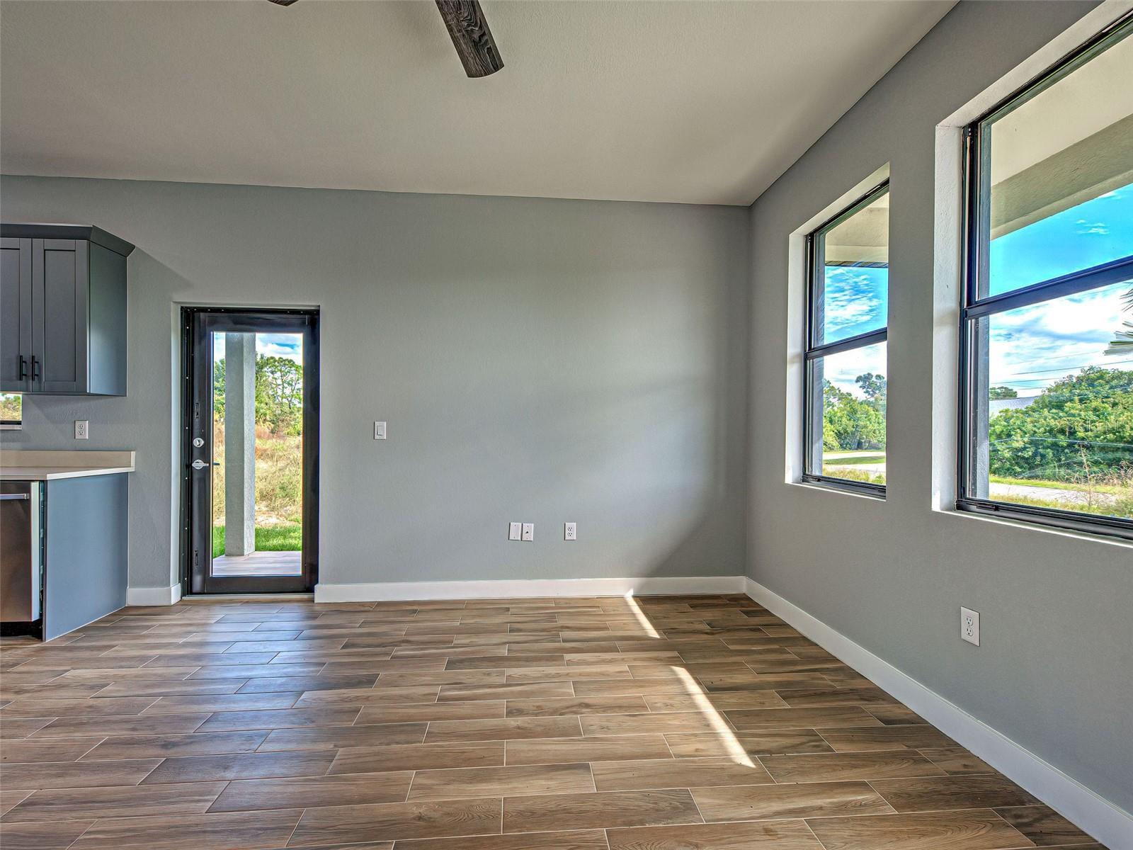 Image 13 of 40 For 11240-42 Kimberly Avenue