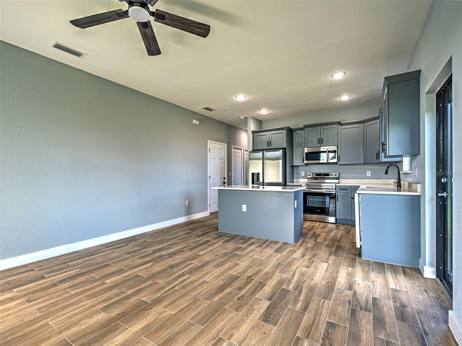 Image 16 of 40 For 11240-42 Kimberly Avenue