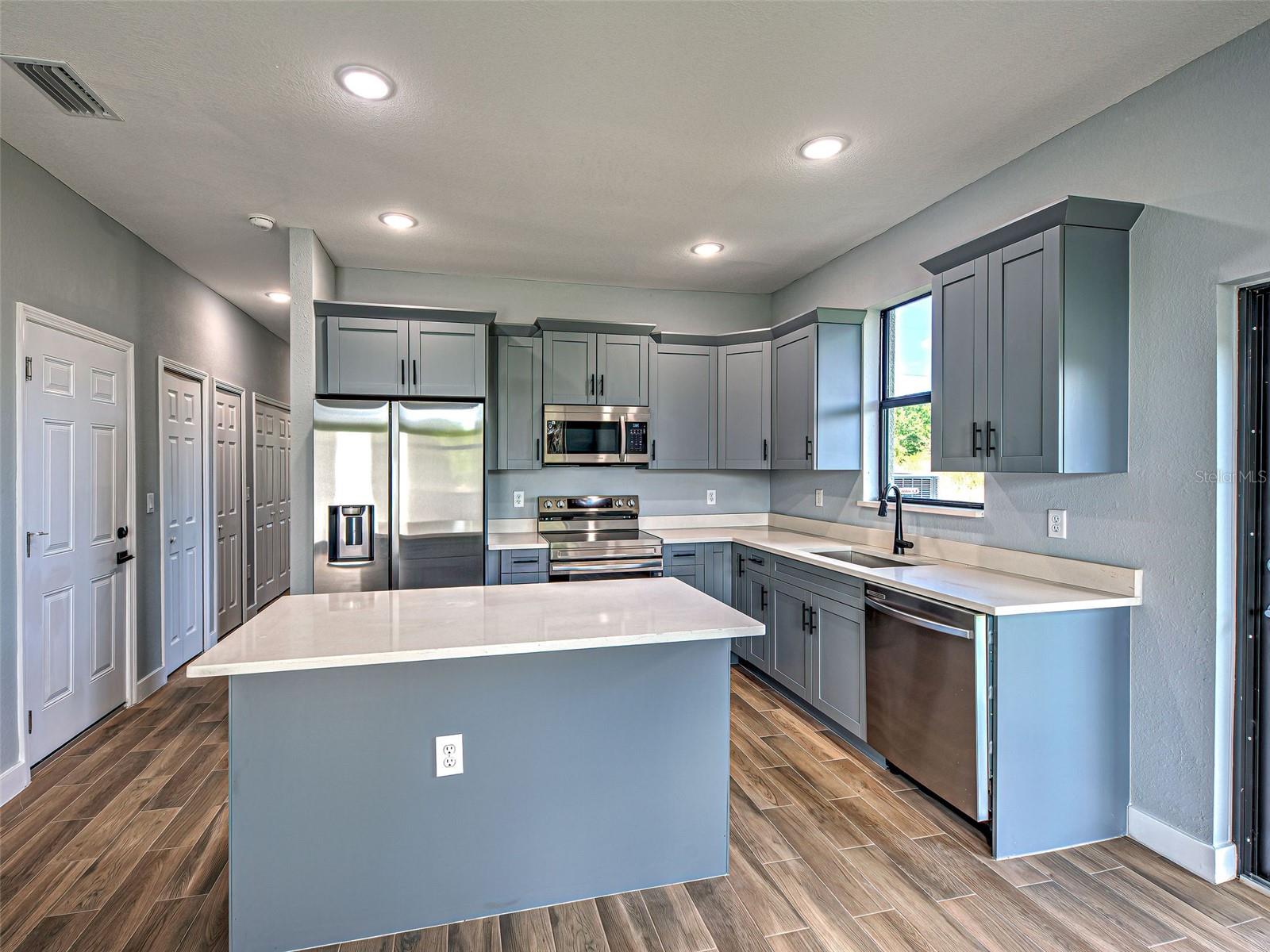 Image 17 of 40 For 11240-42 Kimberly Avenue