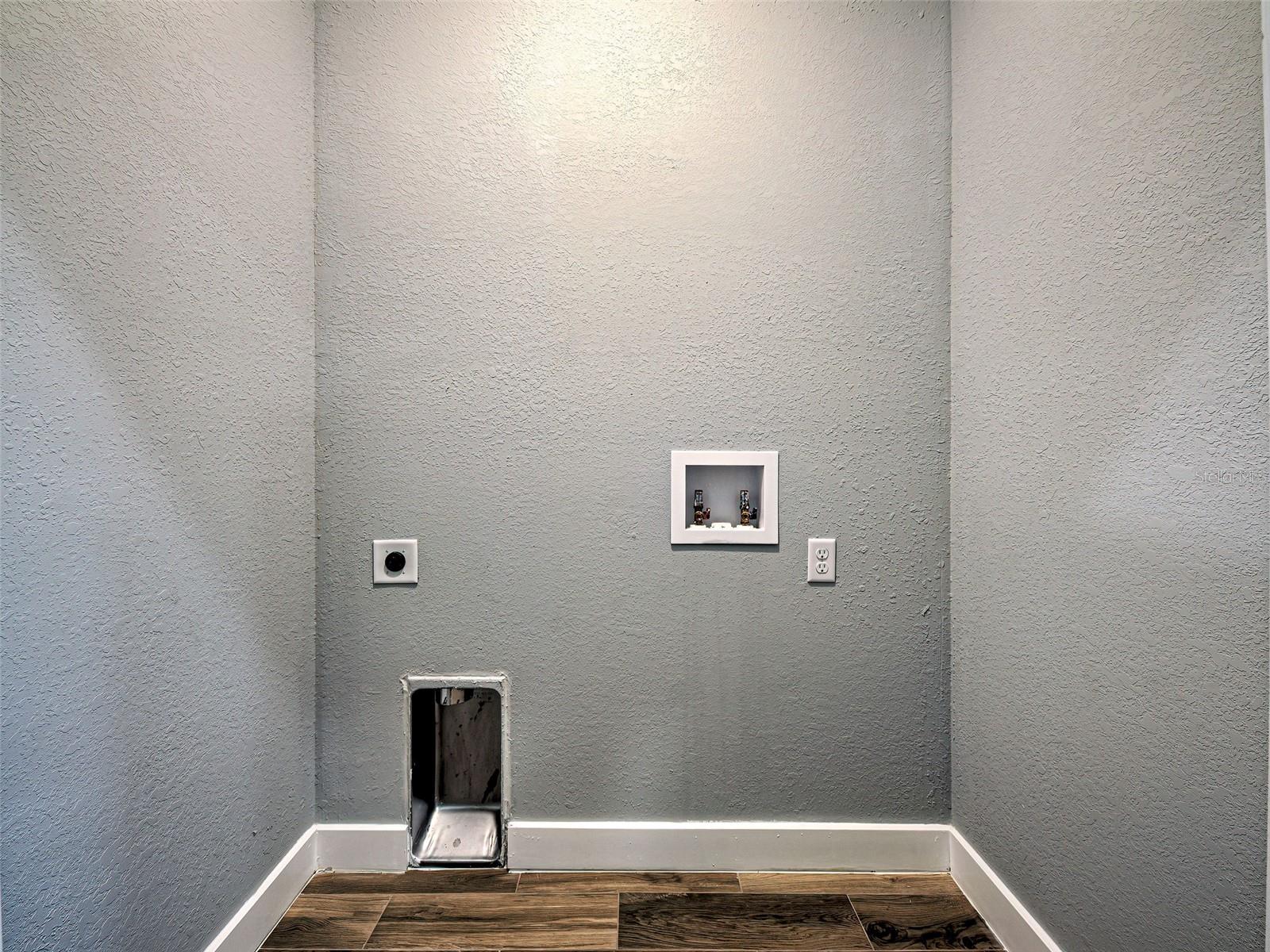 Image 23 of 40 For 11240-42 Kimberly Avenue