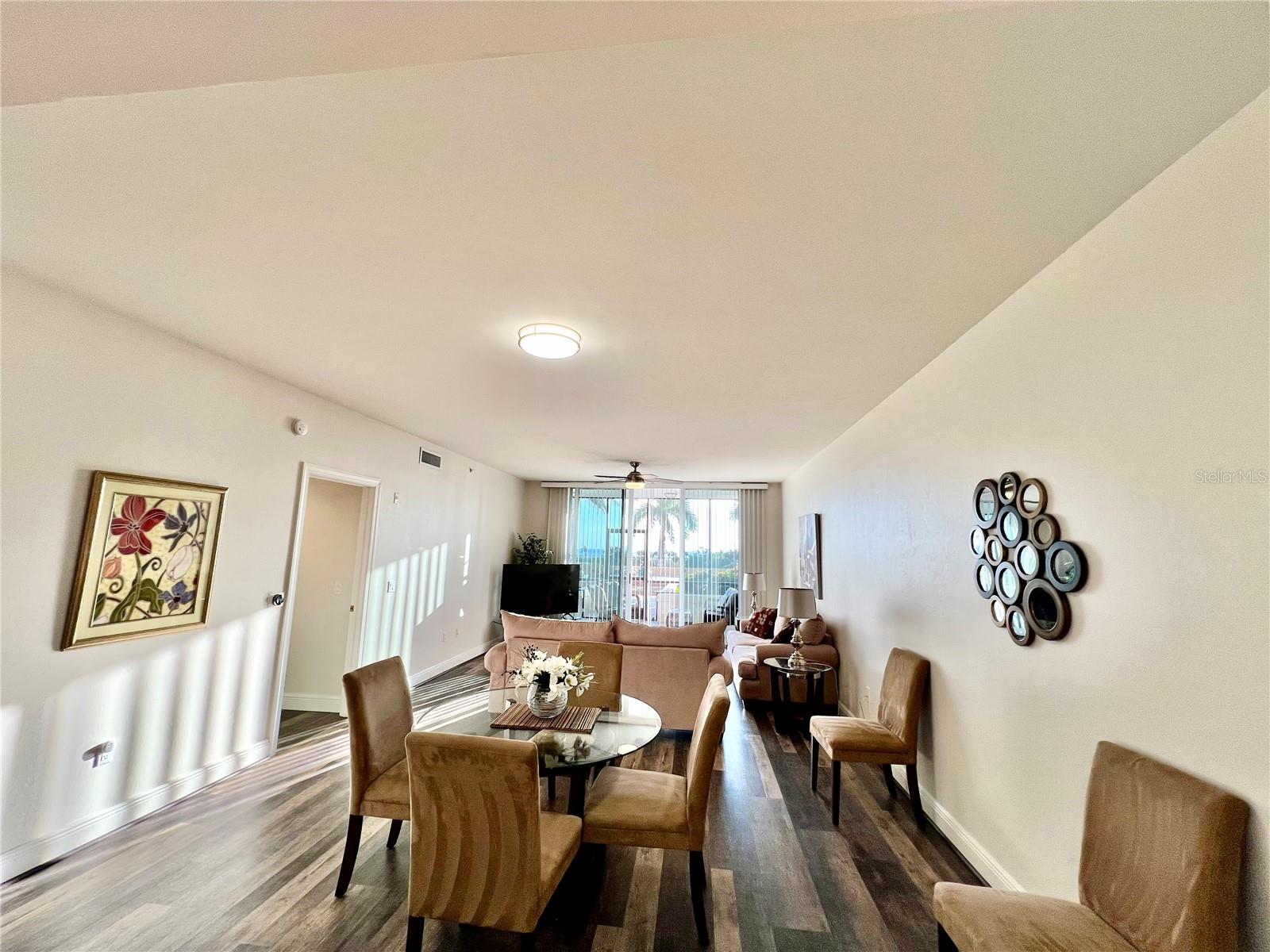 Listing photo id 12 for 3321 Sunset Key Circle 102