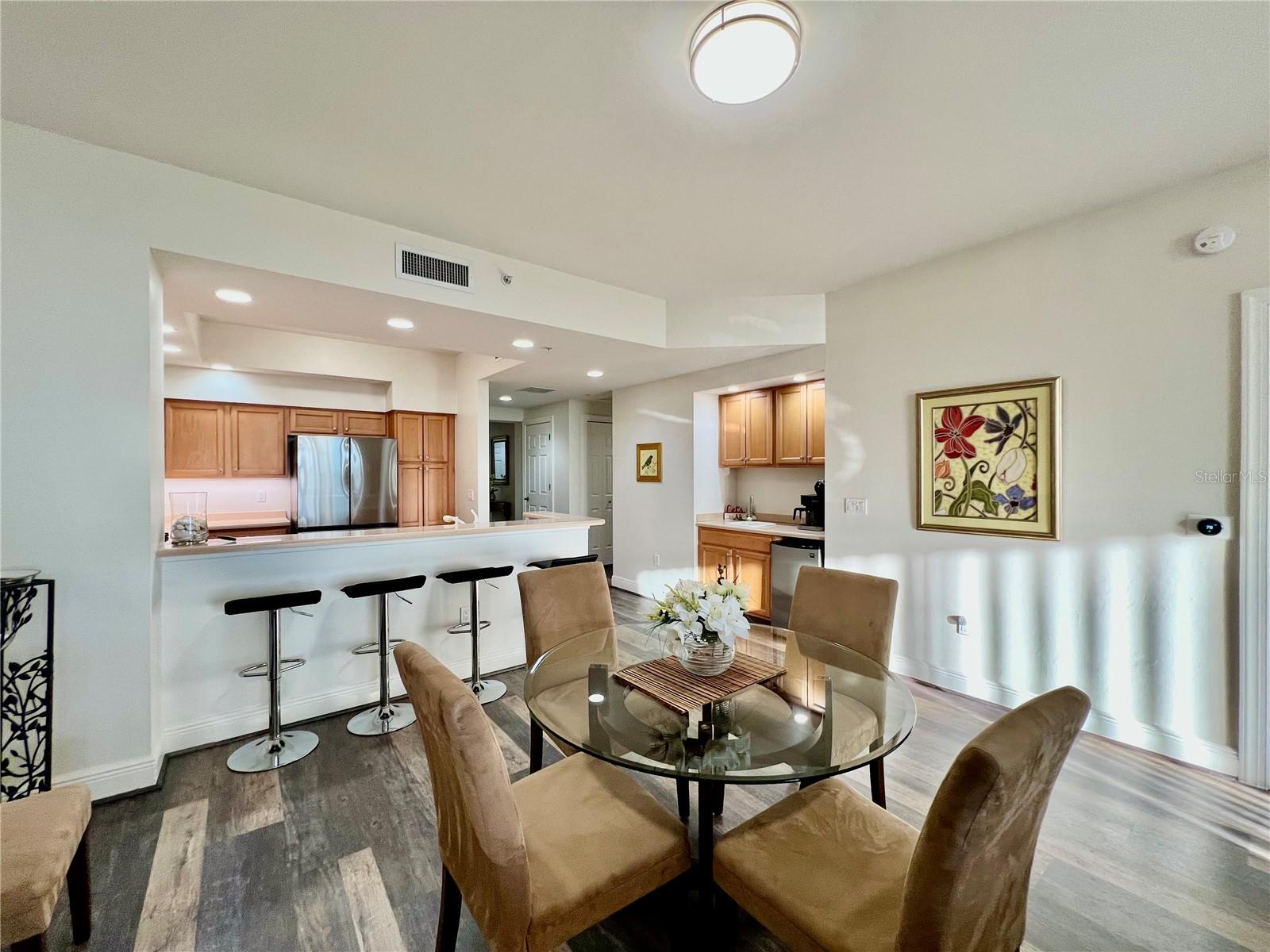 Listing photo id 14 for 3321 Sunset Key Circle 102