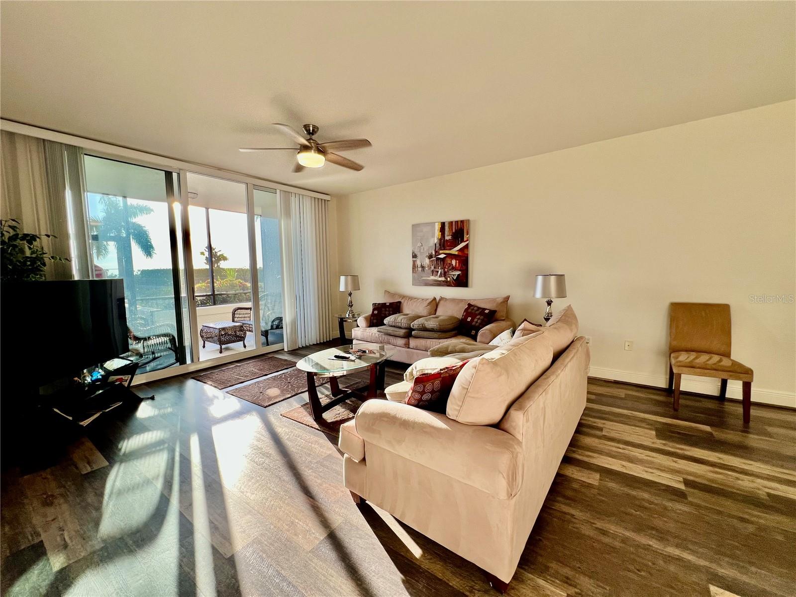 Listing photo id 17 for 3321 Sunset Key Circle 102