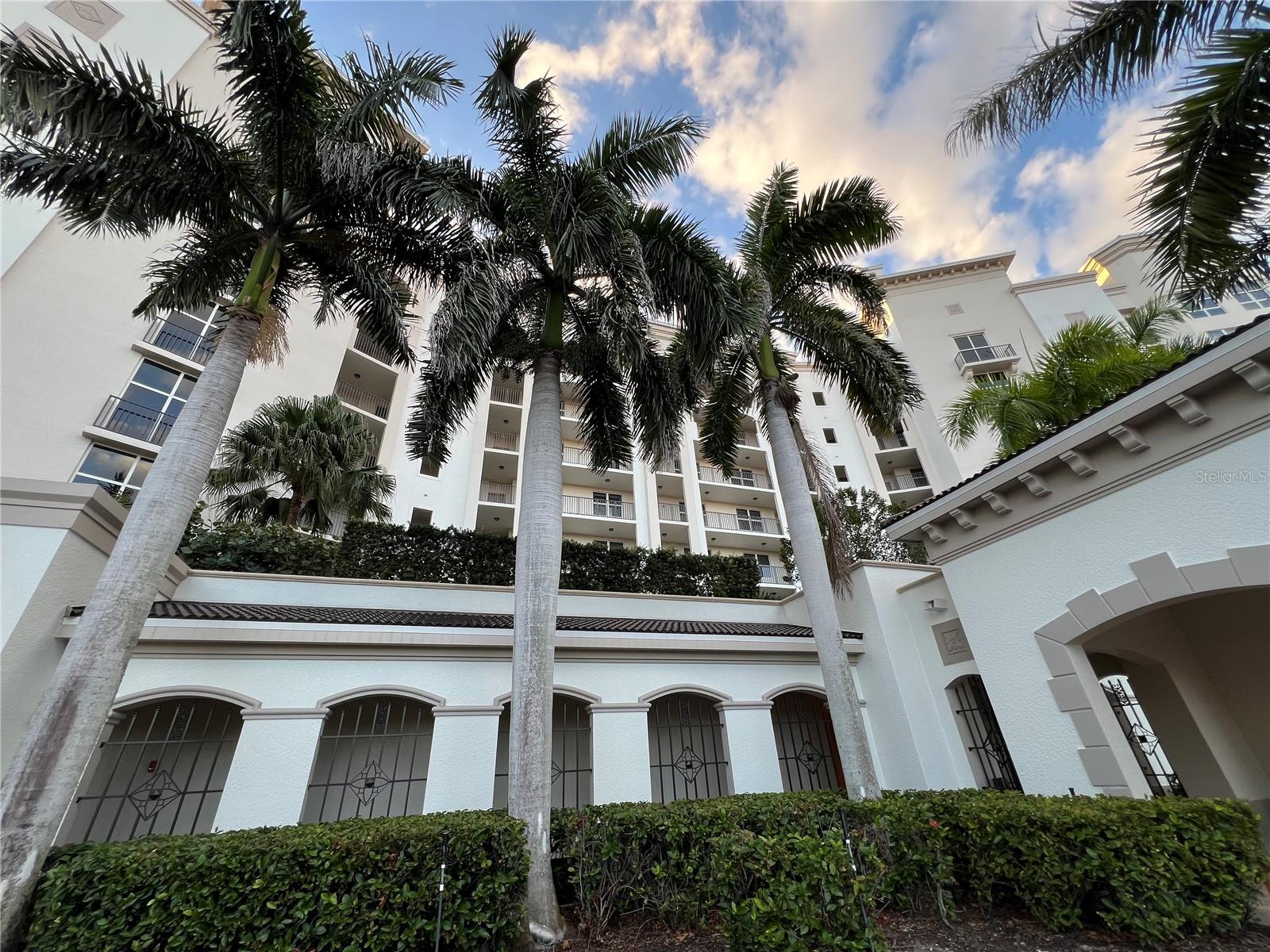 Listing photo id 0 for 3321 Sunset Key Circle 102