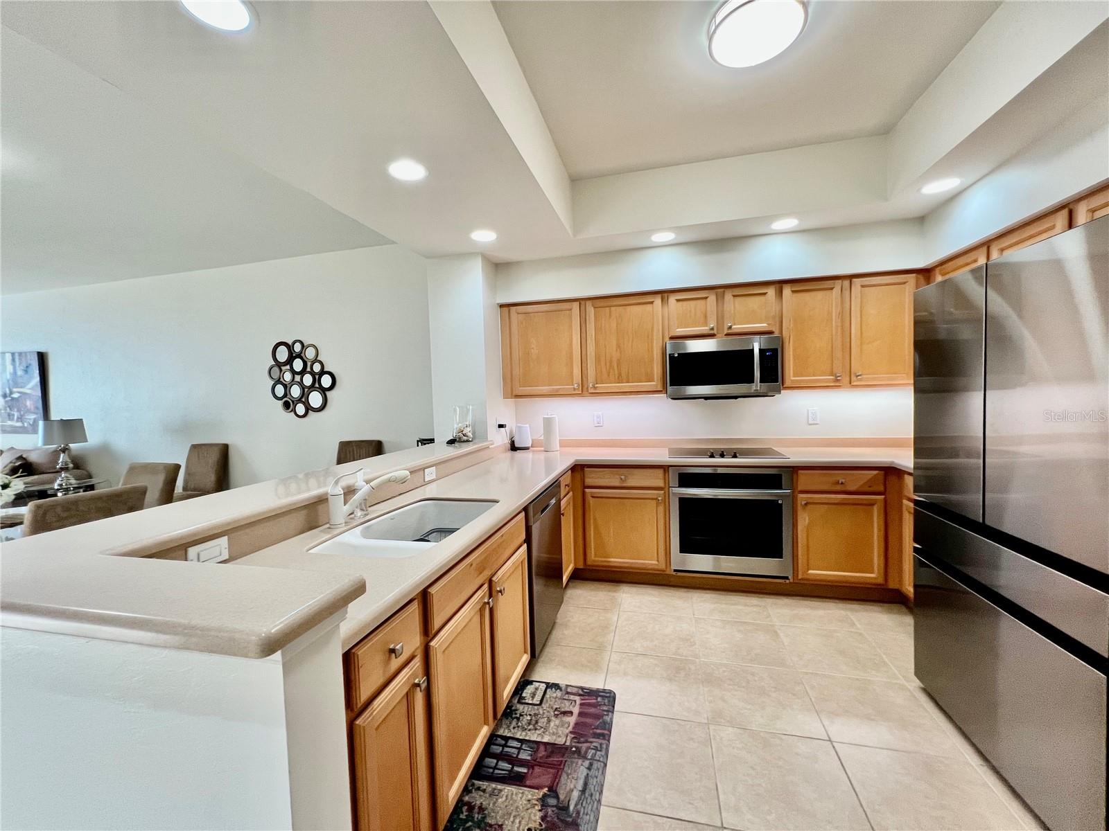 Listing photo id 19 for 3321 Sunset Key Circle 102