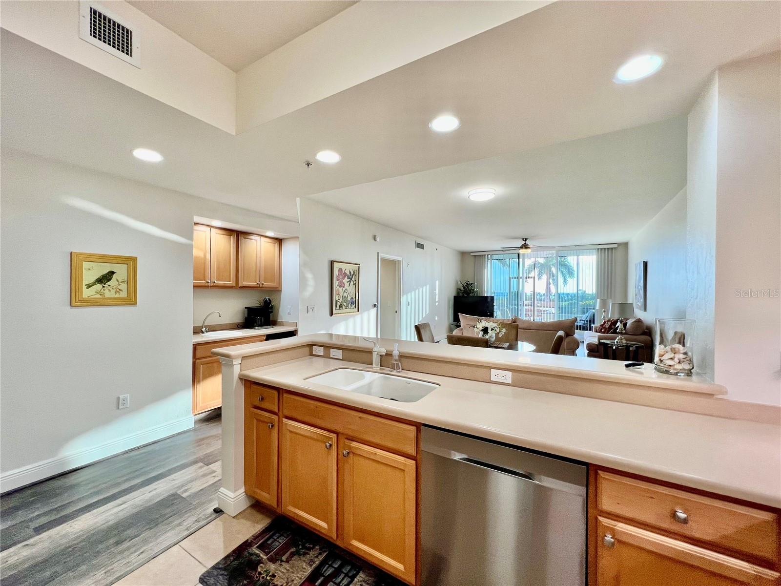 Listing photo id 20 for 3321 Sunset Key Circle 102