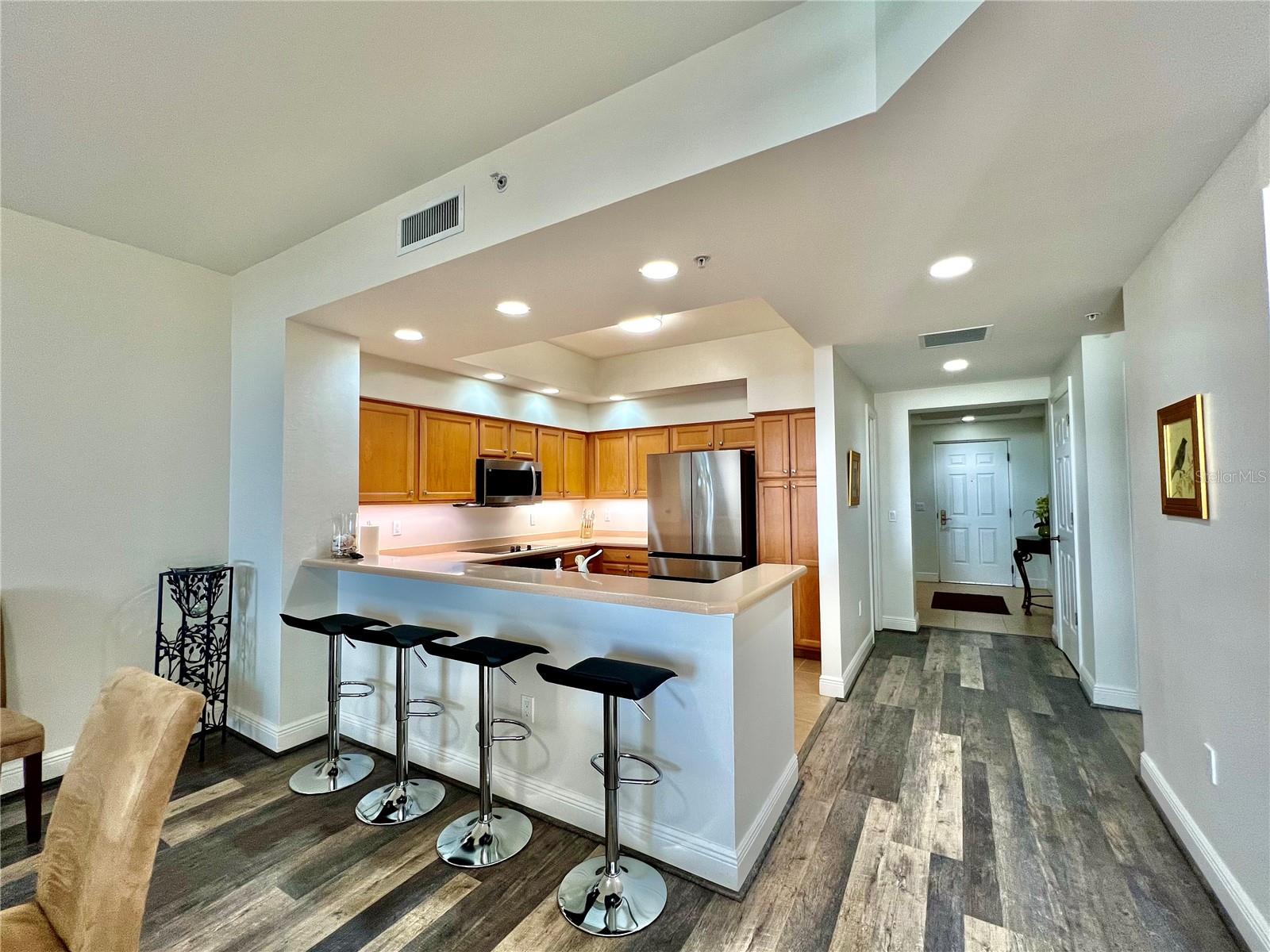 Listing photo id 21 for 3321 Sunset Key Circle 102