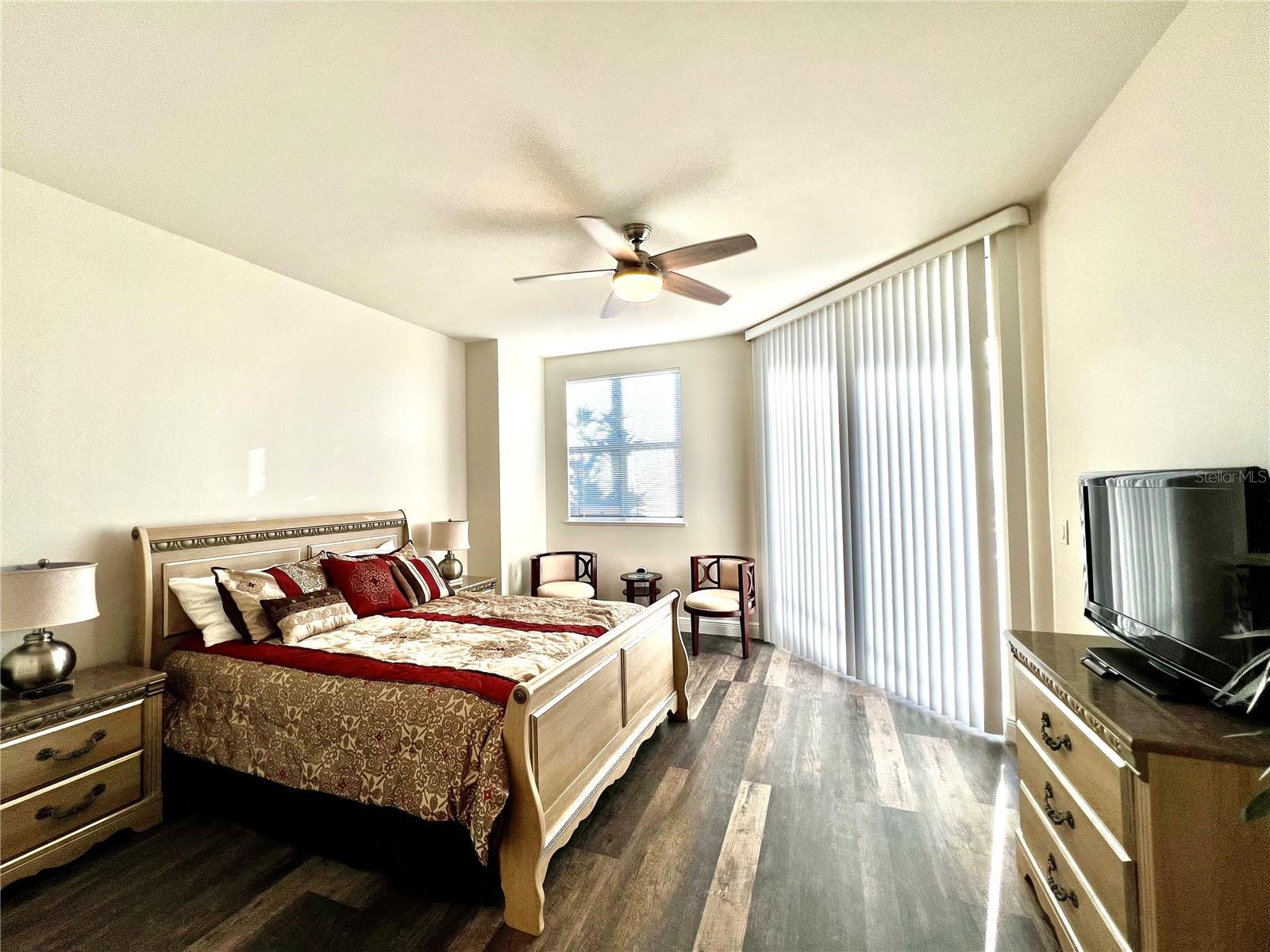 Listing photo id 24 for 3321 Sunset Key Circle 102