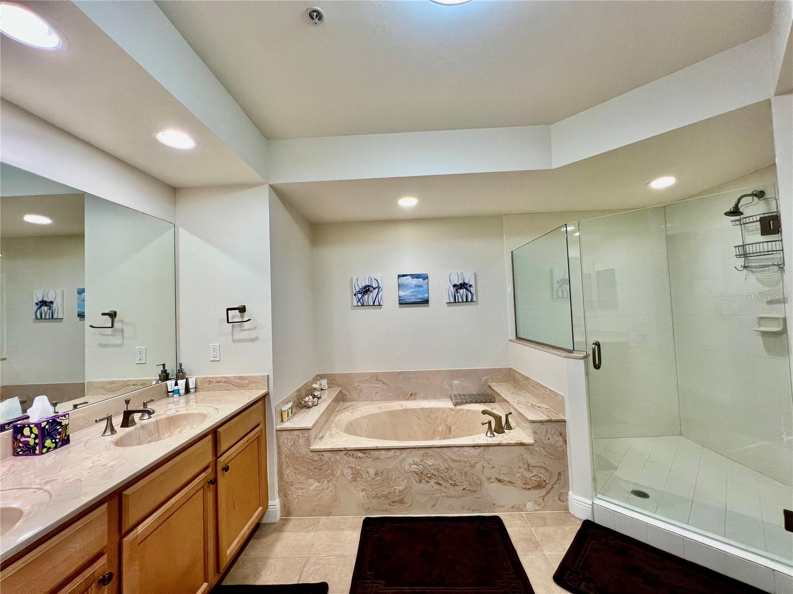 Listing photo id 27 for 3321 Sunset Key Circle 102