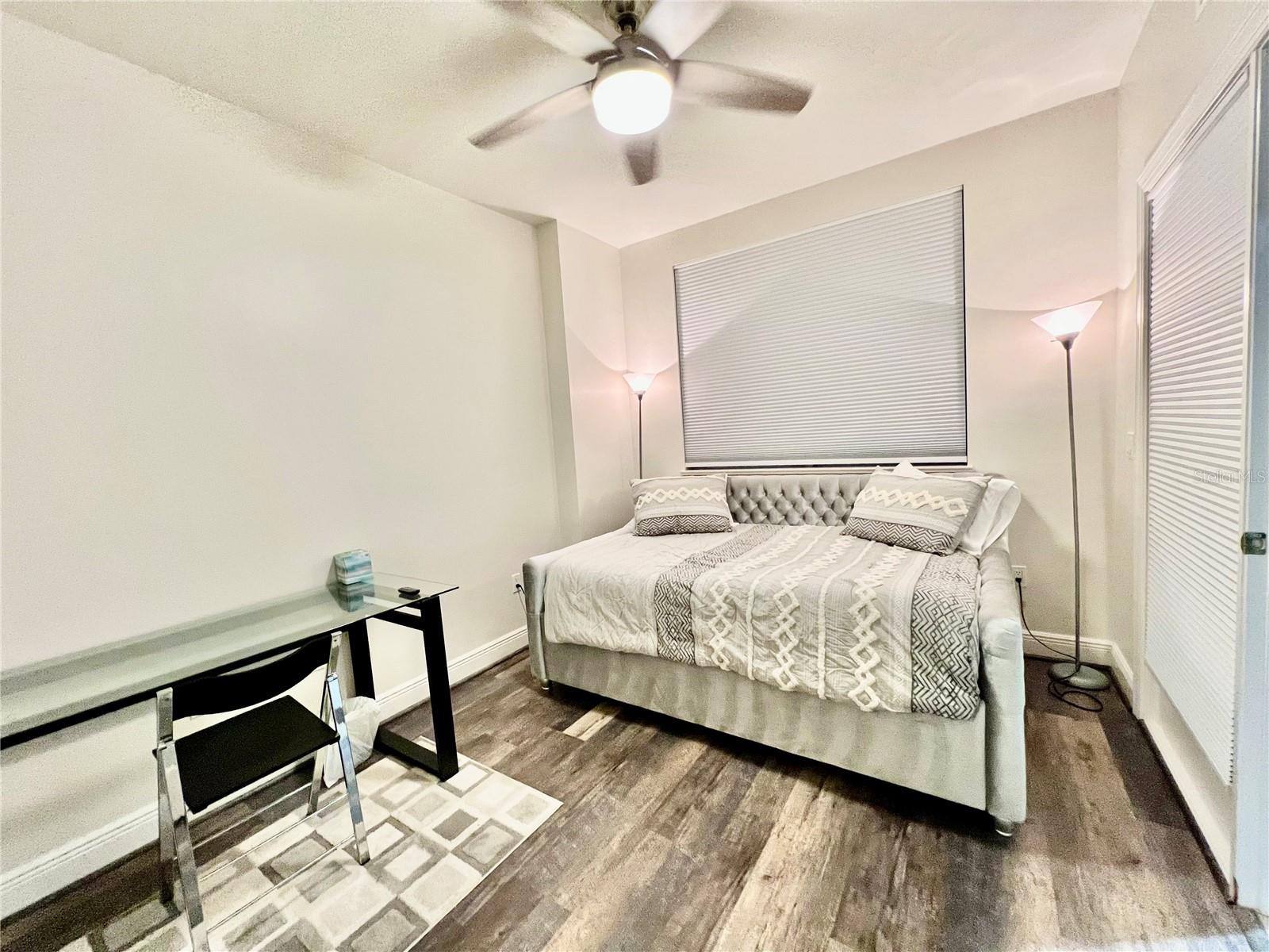 Listing photo id 33 for 3321 Sunset Key Circle 102