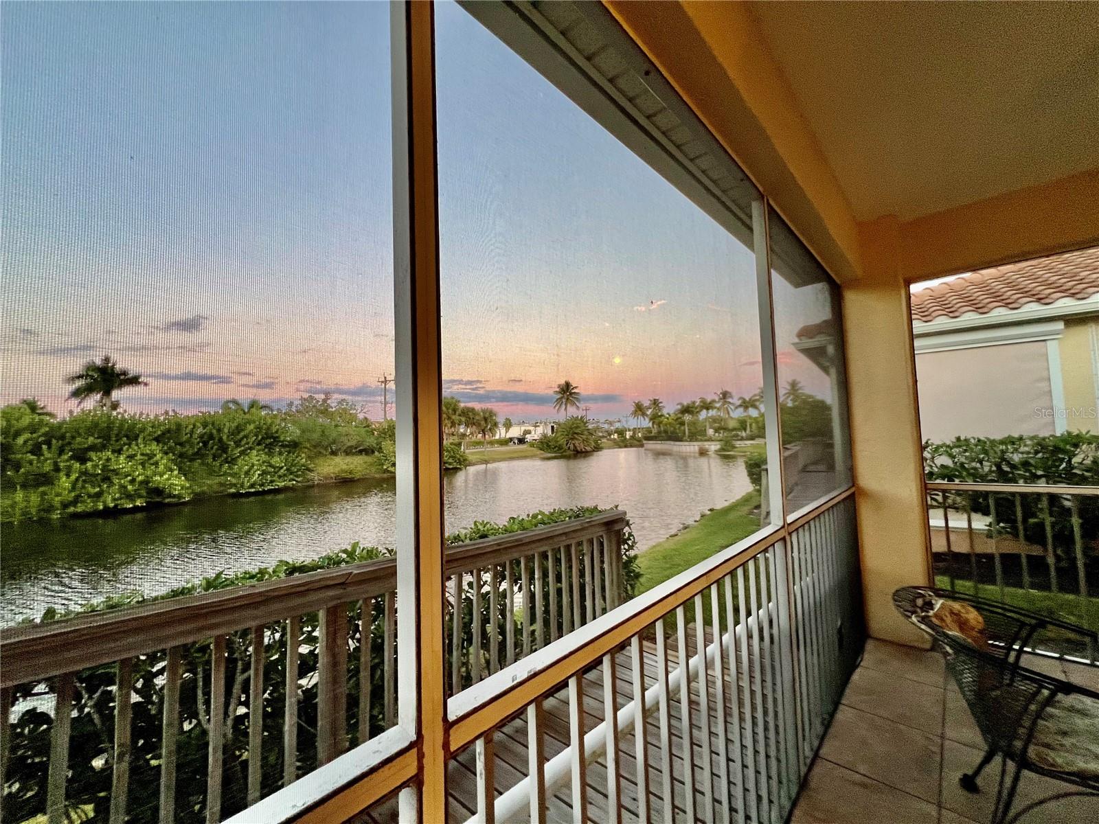 Listing photo id 2 for 3321 Sunset Key Circle 102