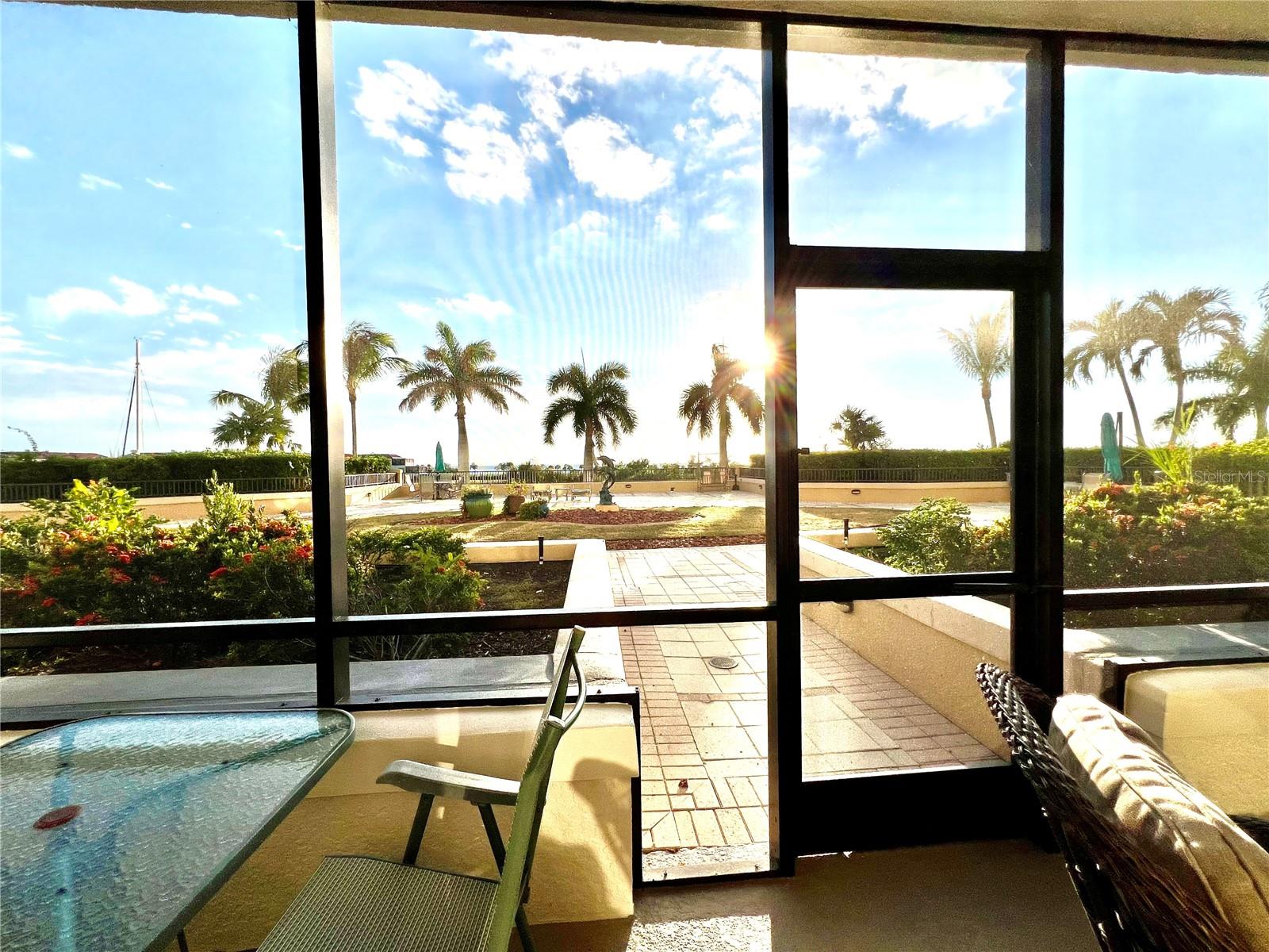 Listing photo id 5 for 3321 Sunset Key Circle 102