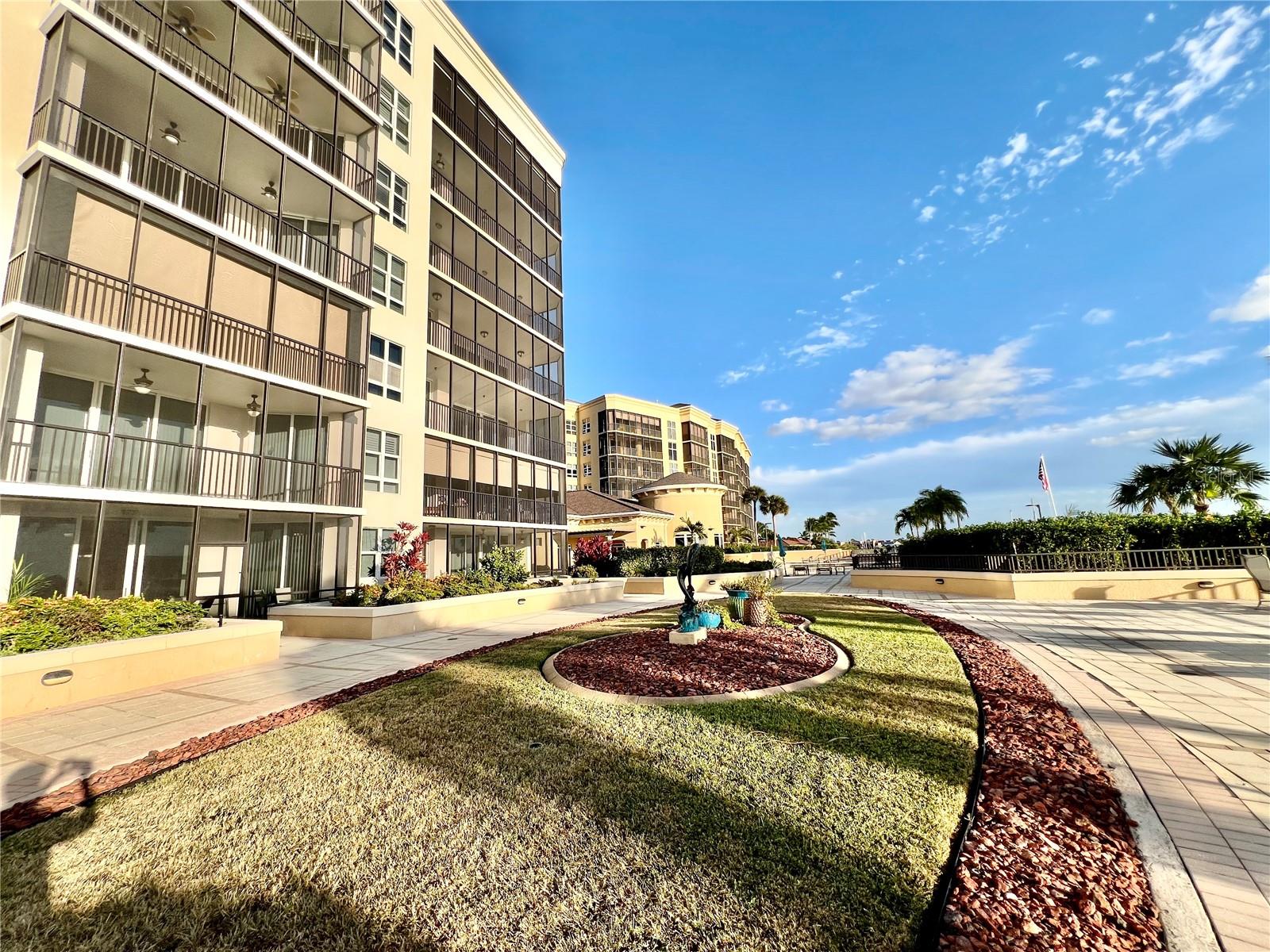 Listing photo id 6 for 3321 Sunset Key Circle 102