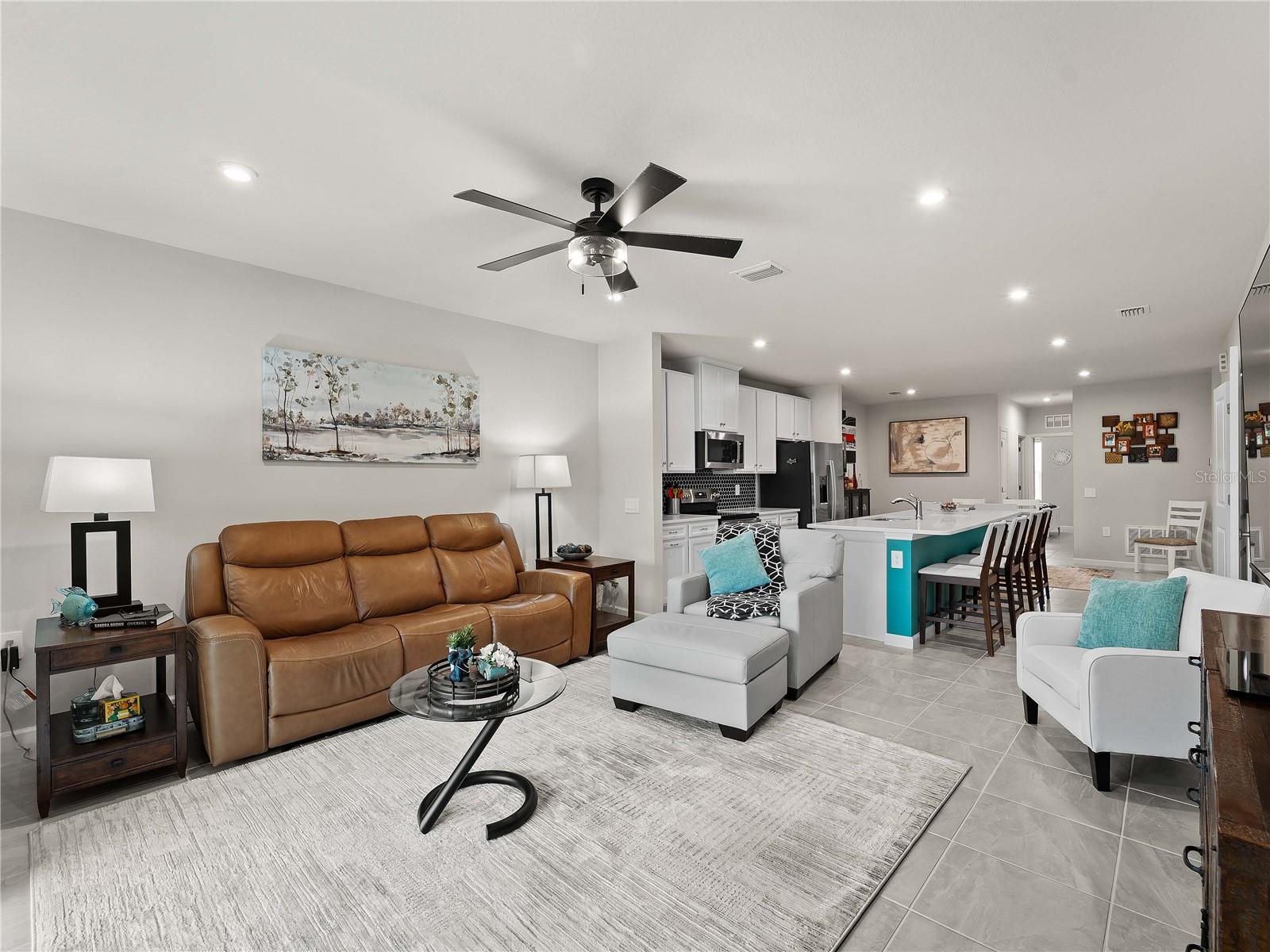 Image 12 of 54 For 1982 Palms Drive