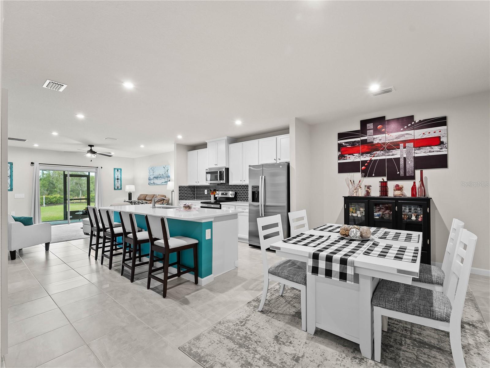 Image 15 of 54 For 1982 Palms Drive