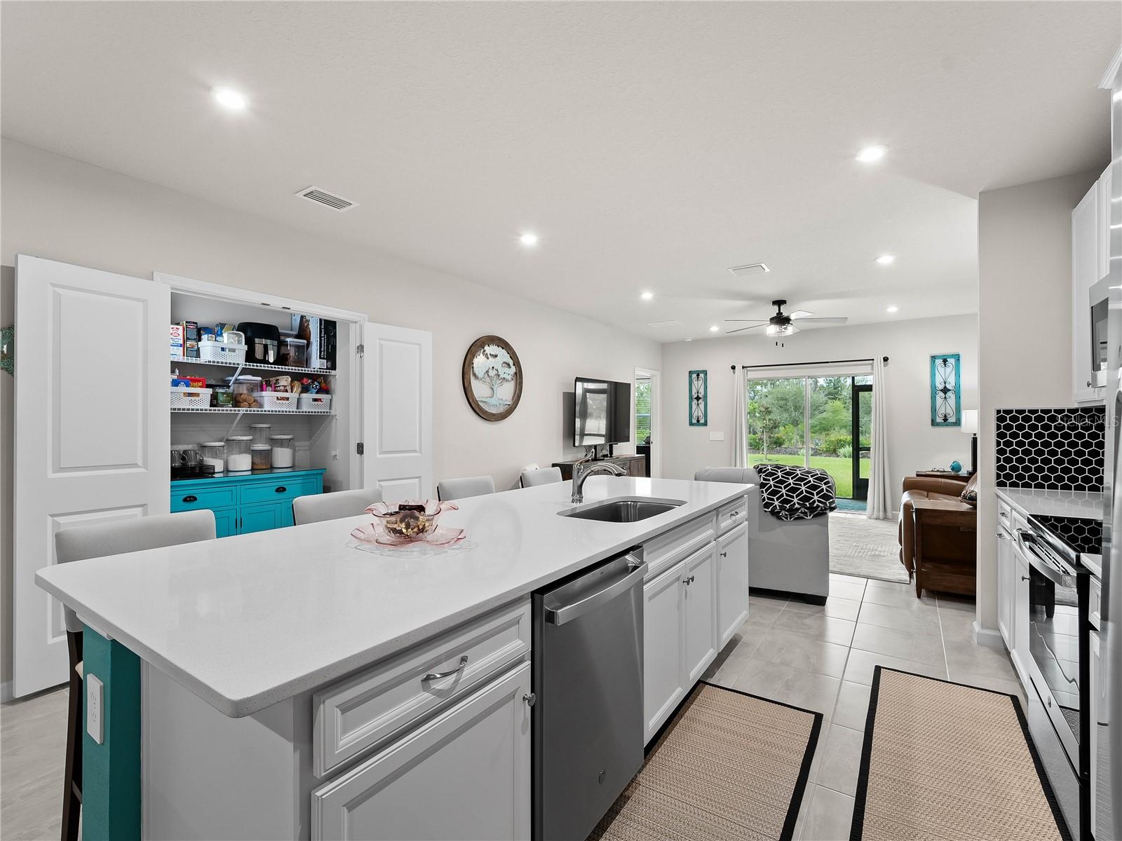 Image 16 of 54 For 1982 Palms Drive