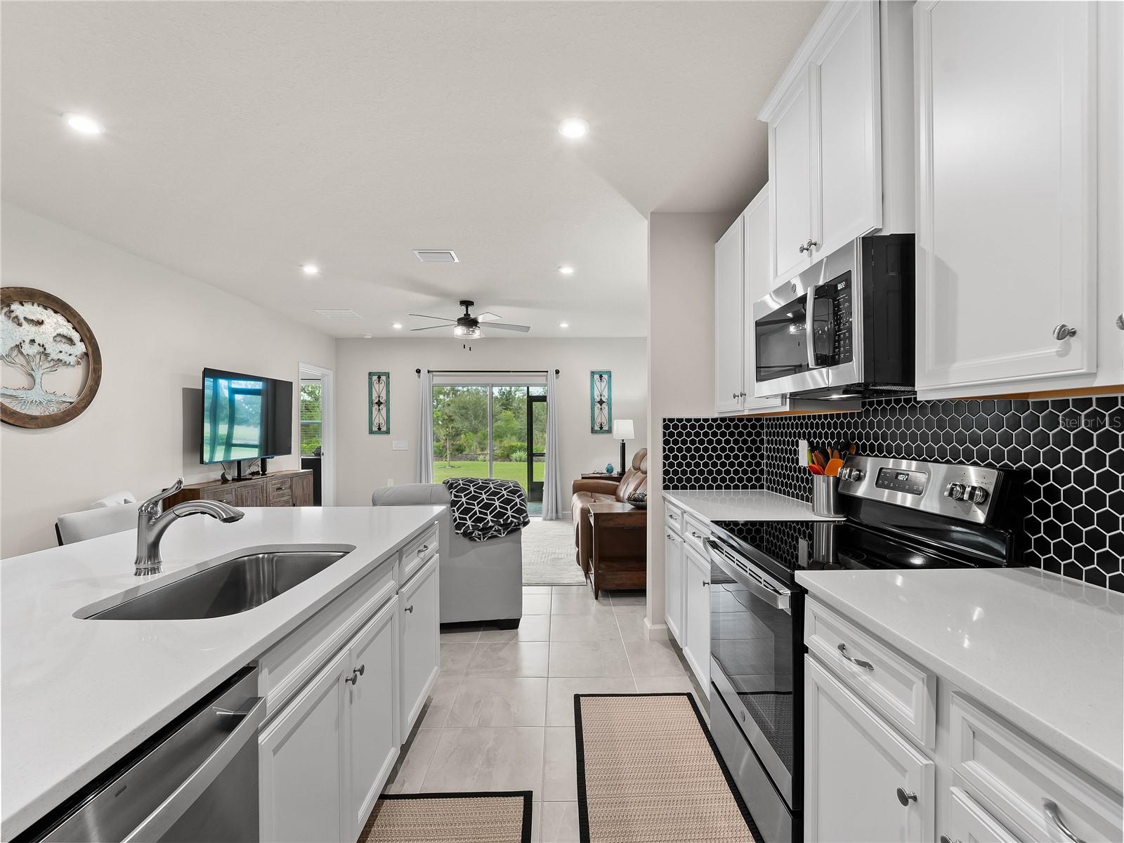 Image 17 of 54 For 1982 Palms Drive