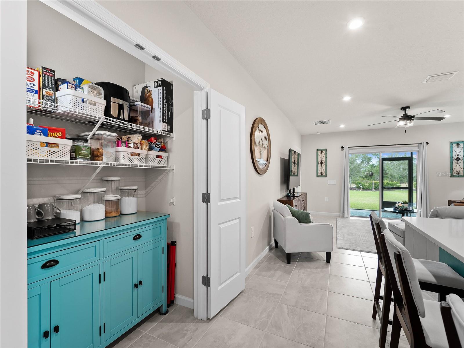 Image 19 of 54 For 1982 Palms Drive