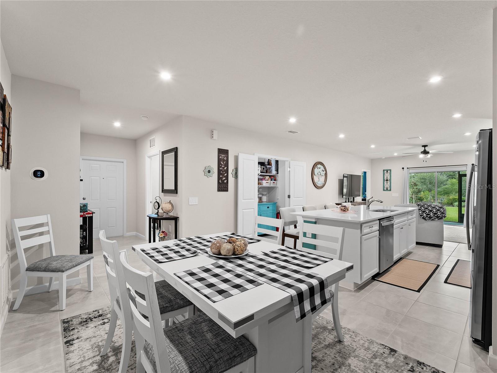 Image 21 of 54 For 1982 Palms Drive