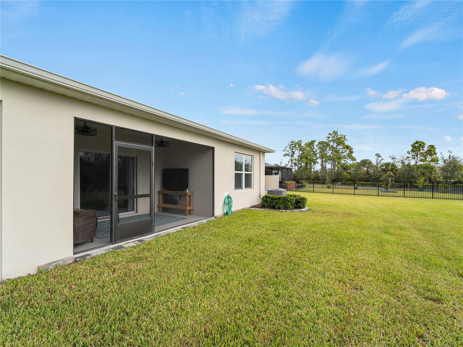 Image 39 of 54 For 1982 Palms Drive