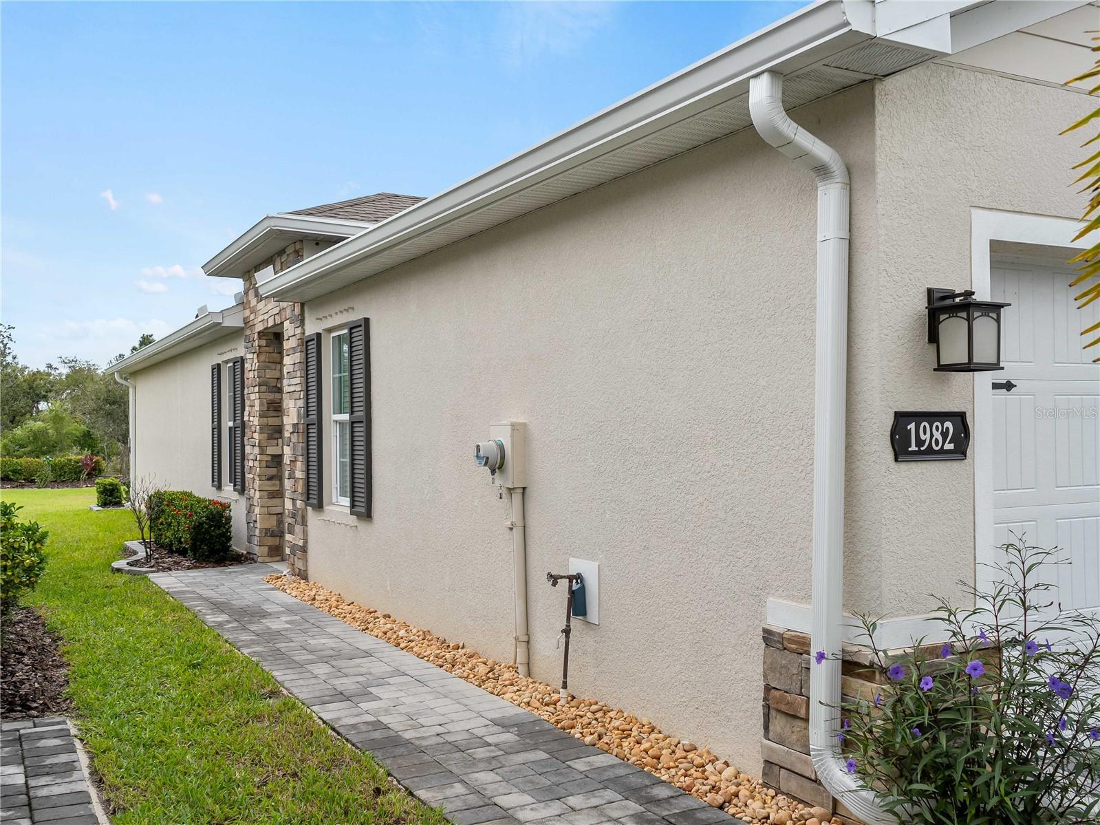 Listing photo id 53 for 1982 Palms Drive