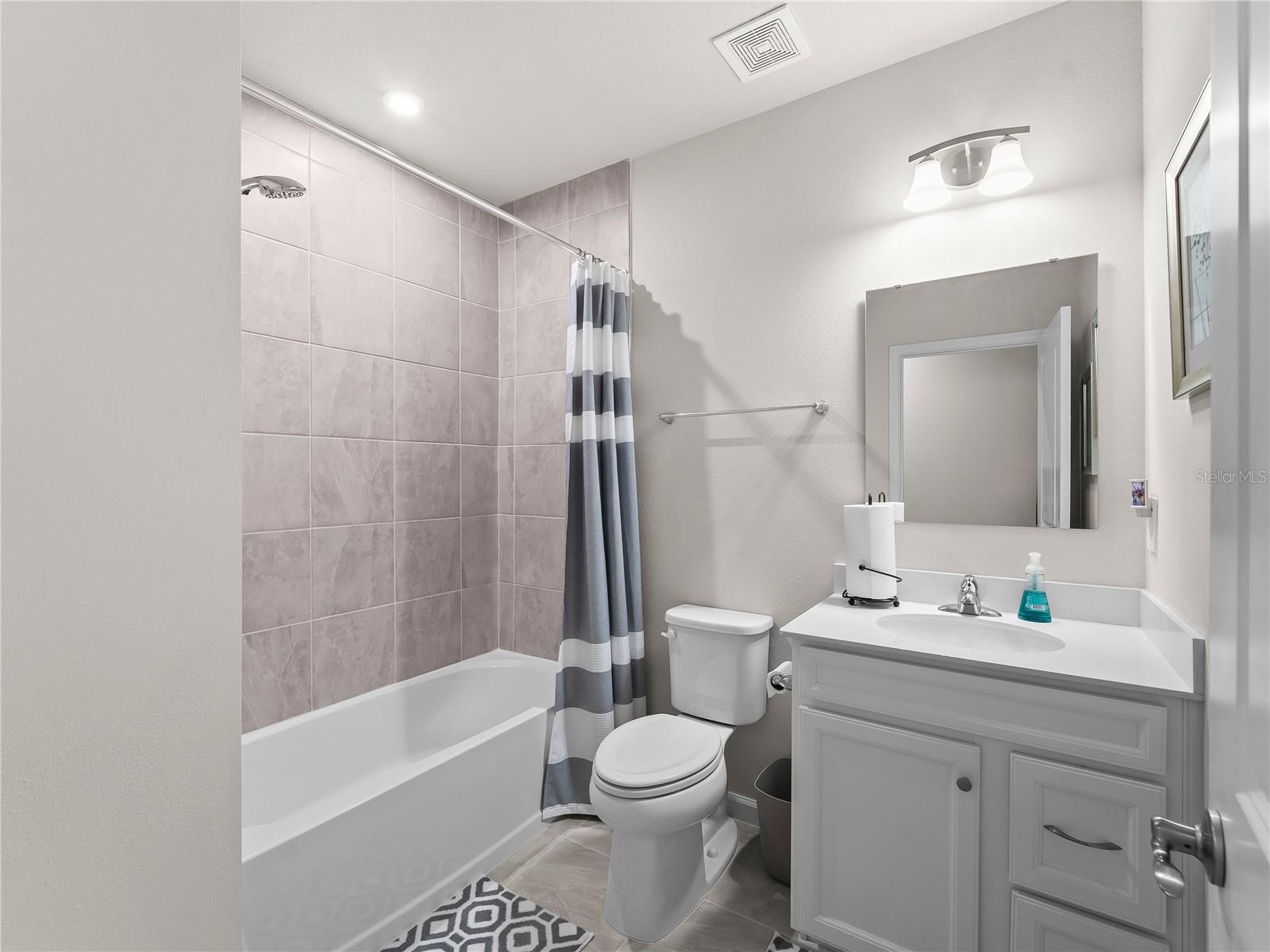 Image 6 of 54 For 1982 Palms Drive