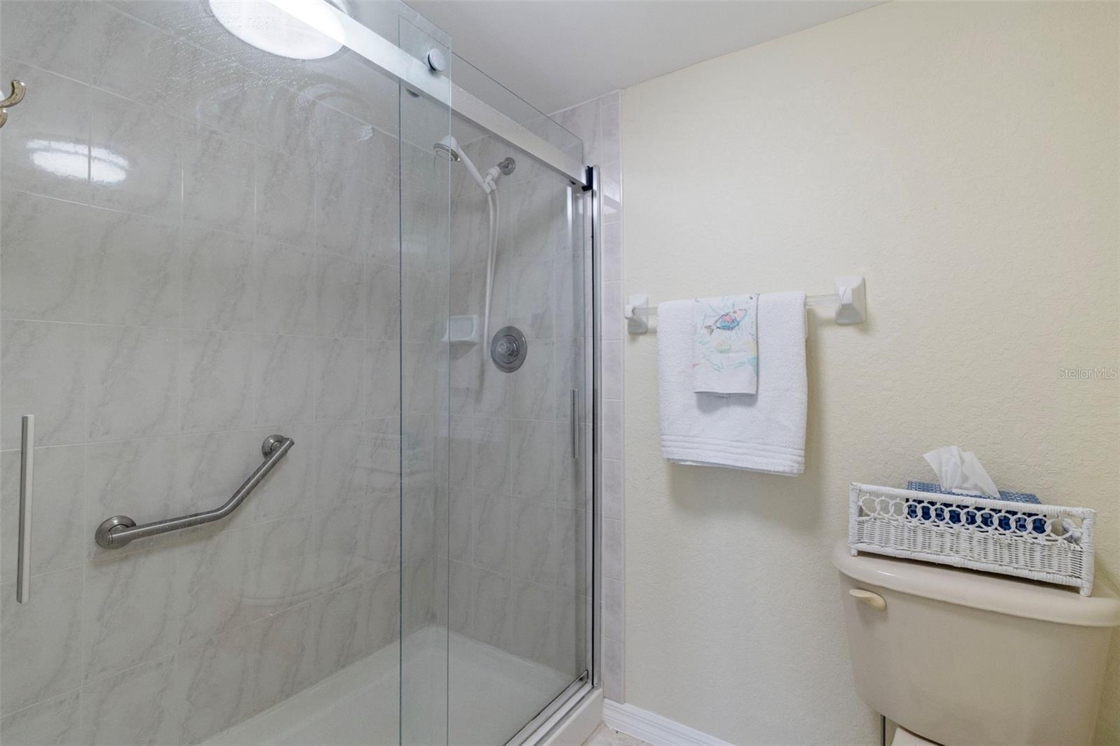 Image 21 of 33 For 175 Kings Highway 233