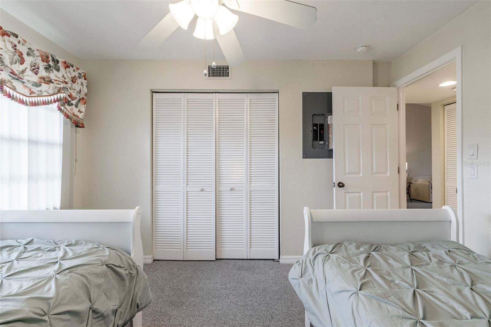 Image 25 of 33 For 175 Kings Highway 233