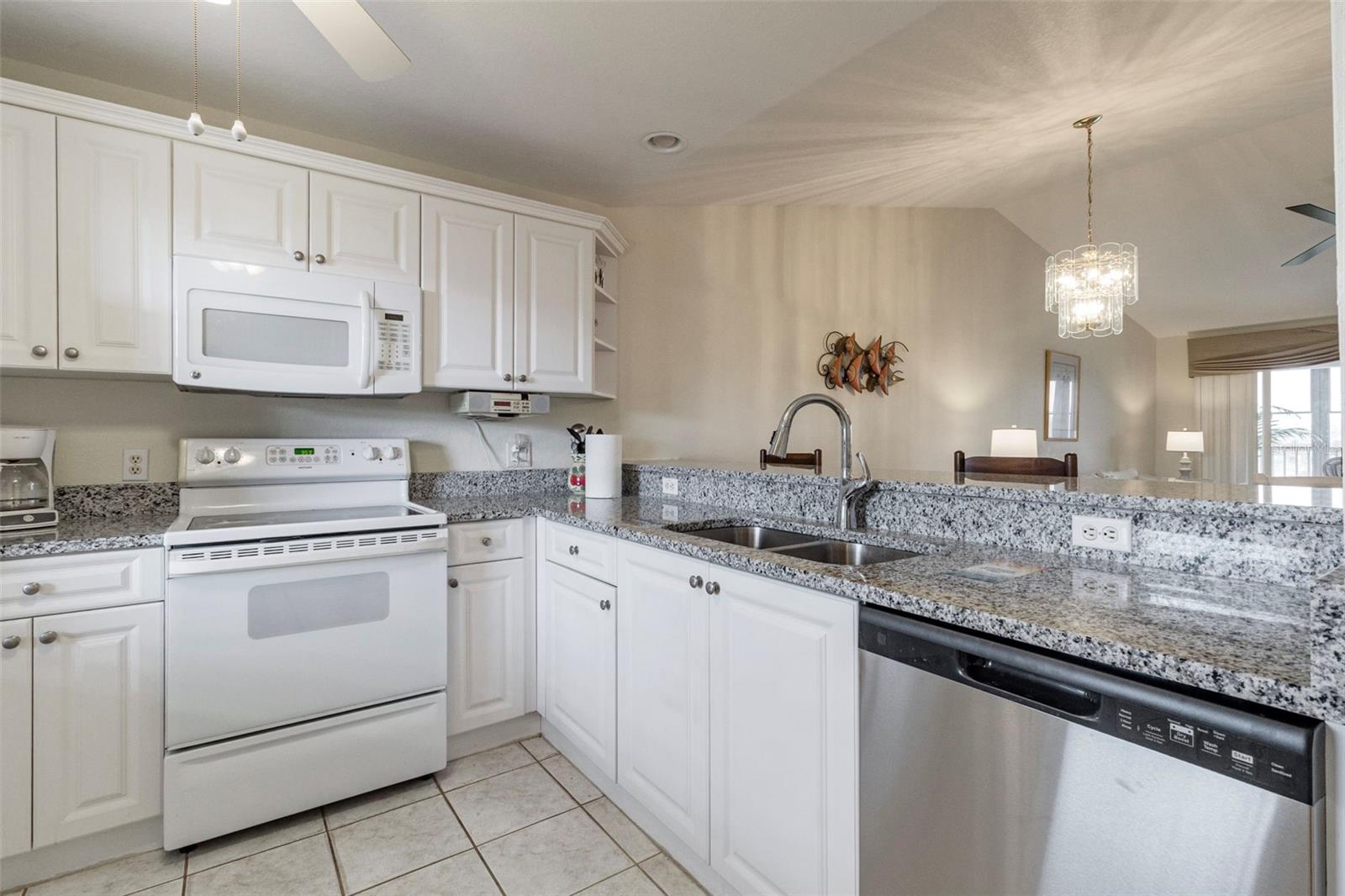 Image 4 of 33 For 175 Kings Highway 233