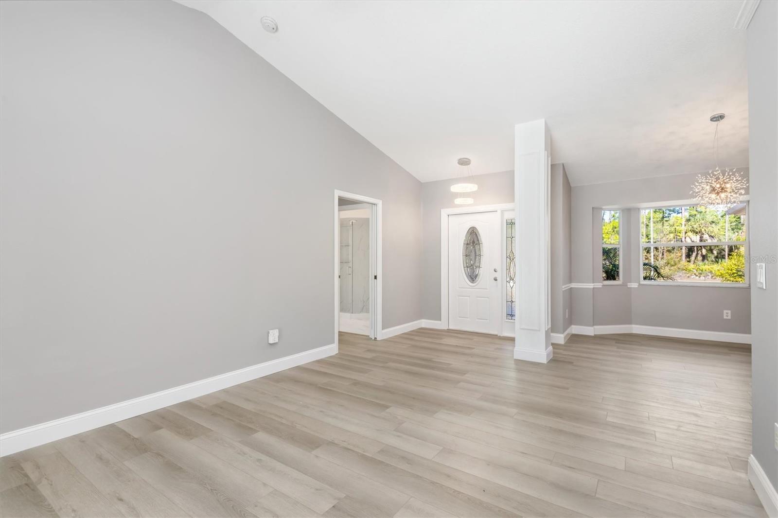 Listing photo id 9 for 2209 Tropicaire Boulevard