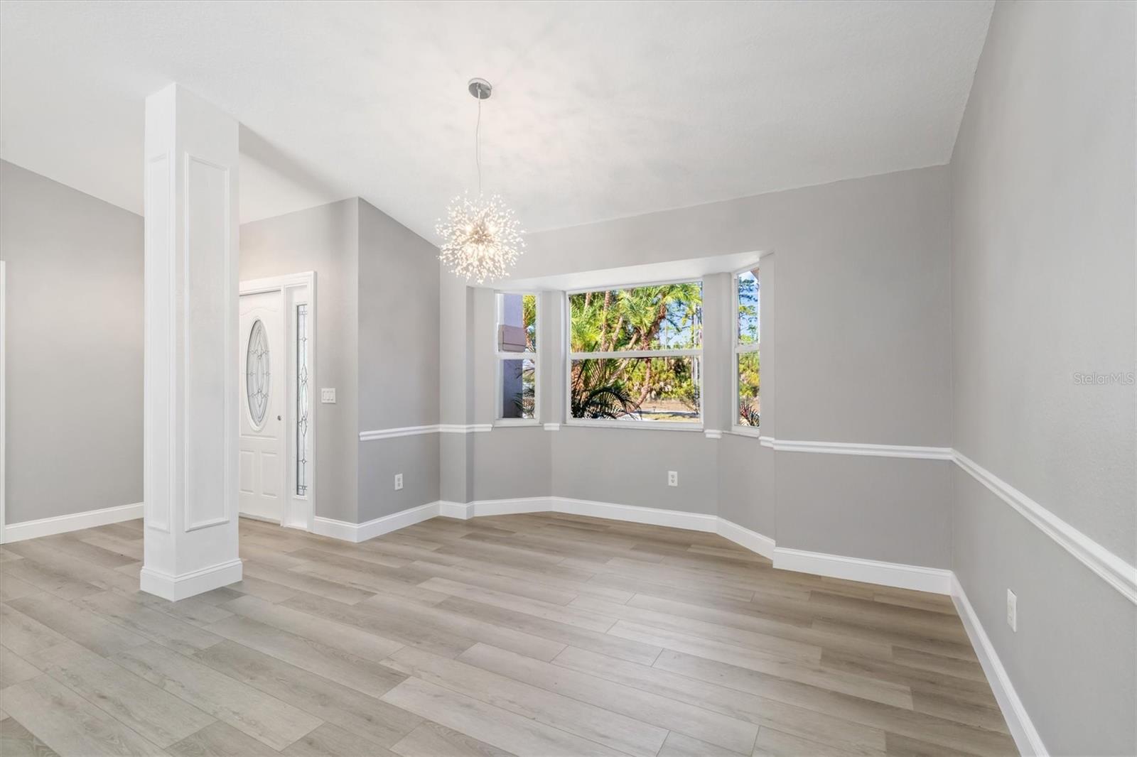 Listing photo id 11 for 2209 Tropicaire Boulevard