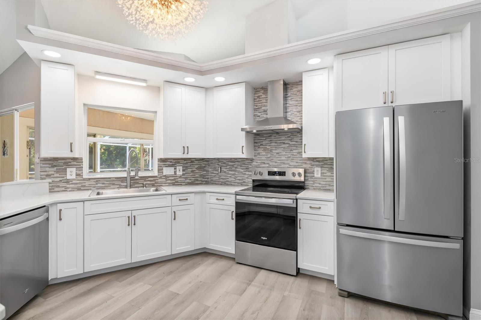 Listing photo id 13 for 2209 Tropicaire Boulevard