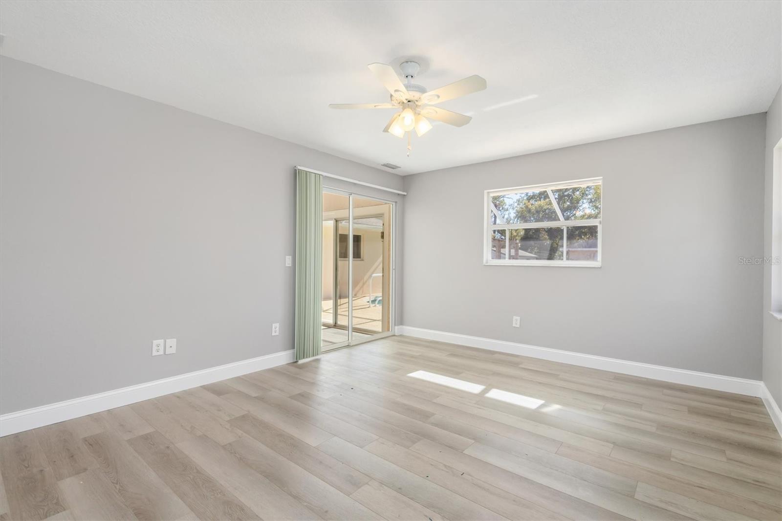 Listing photo id 20 for 2209 Tropicaire Boulevard