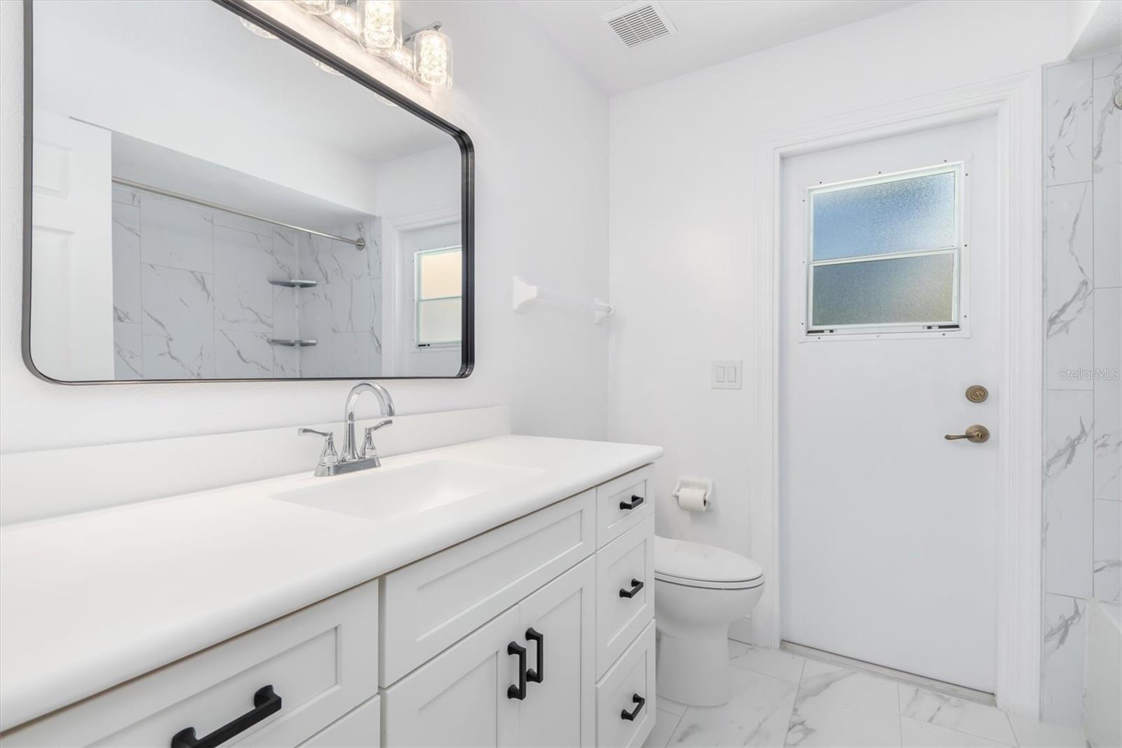 Listing photo id 26 for 2209 Tropicaire Boulevard