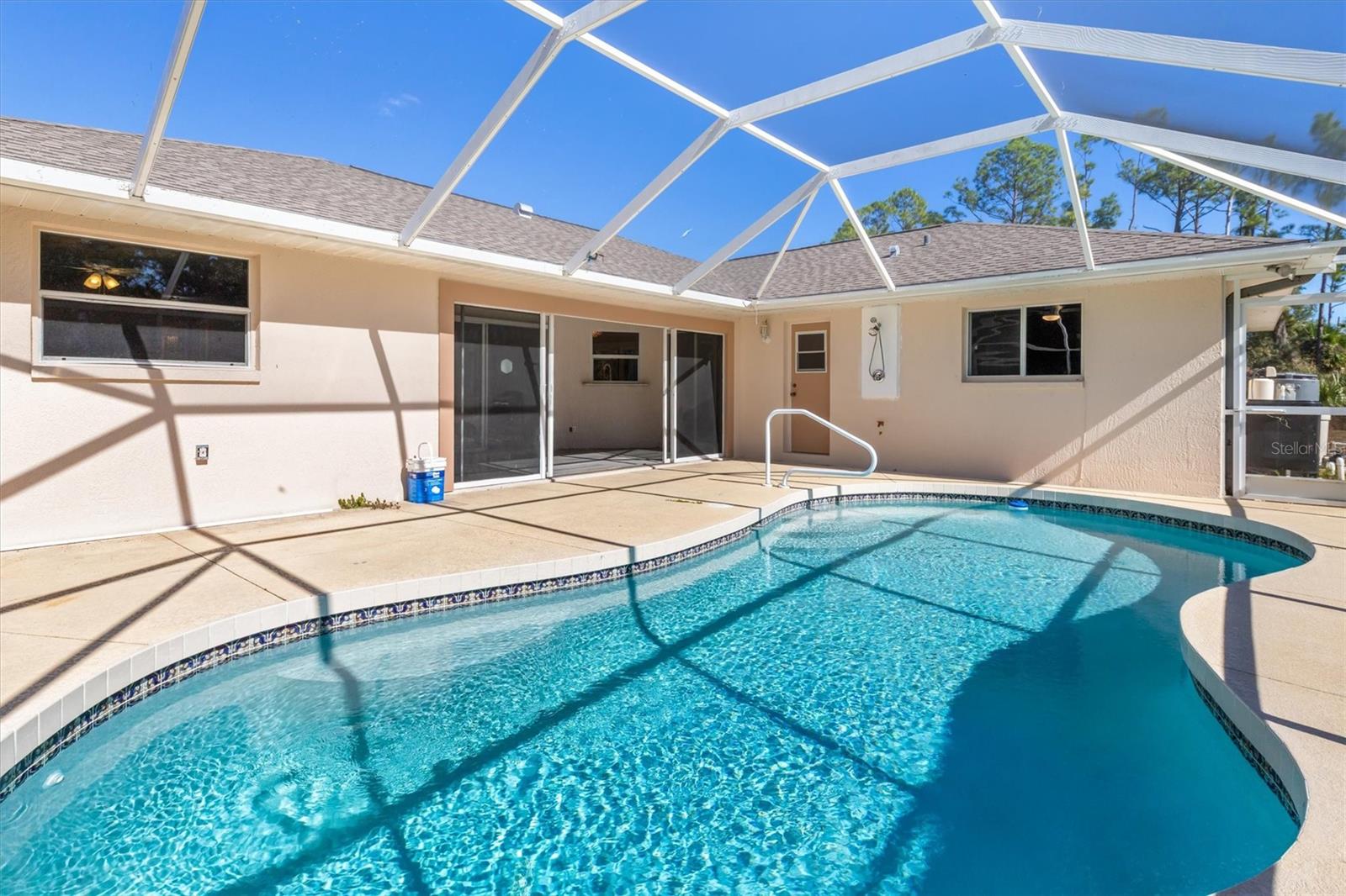 Listing photo id 1 for 2209 Tropicaire Boulevard