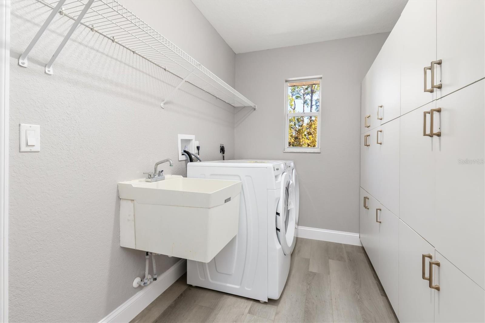 Listing photo id 28 for 2209 Tropicaire Boulevard