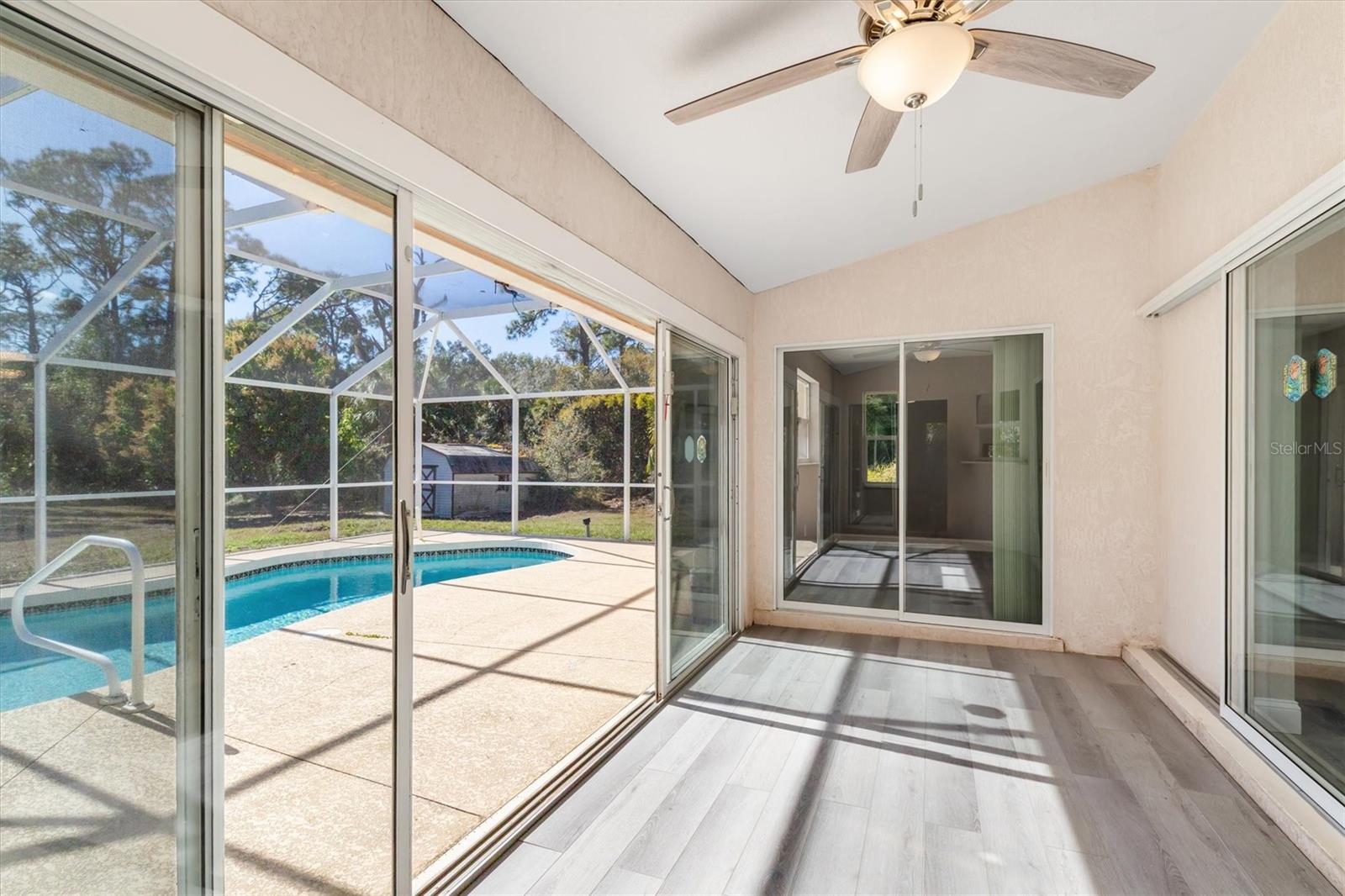 Listing photo id 30 for 2209 Tropicaire Boulevard