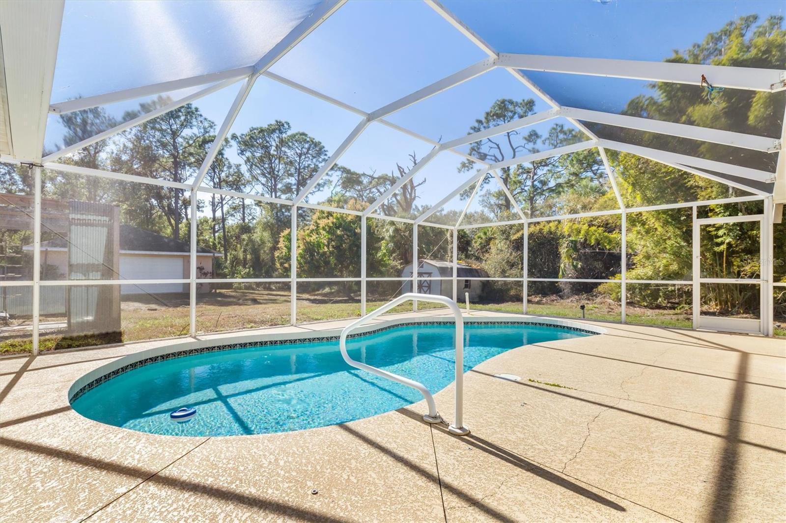 Listing photo id 31 for 2209 Tropicaire Boulevard